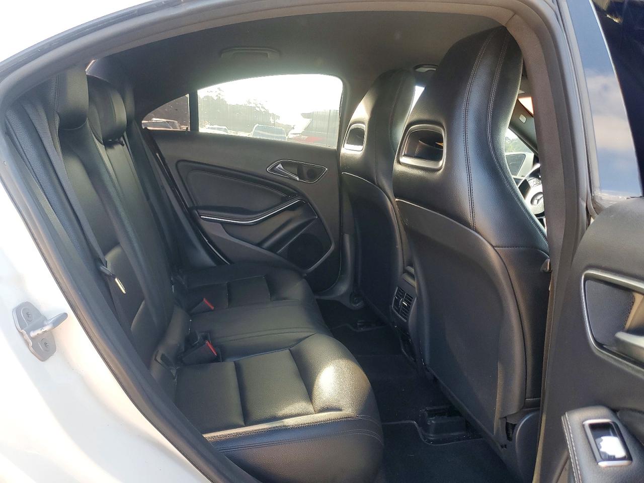 2014 Mercedes-benz Cla 250 White vin: WDDSJ4EB6EN150542