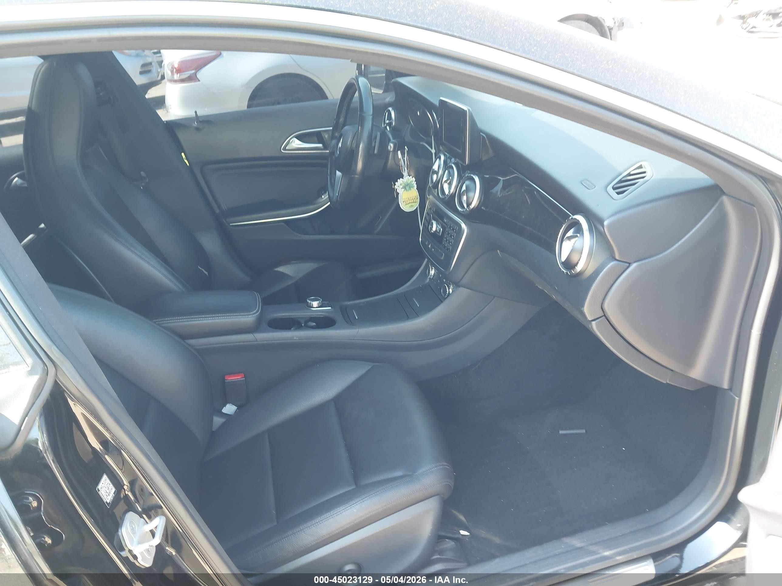 2014 Mercedes-benz Cla 250   Black vin: WDDSJ4EB6EN153196
