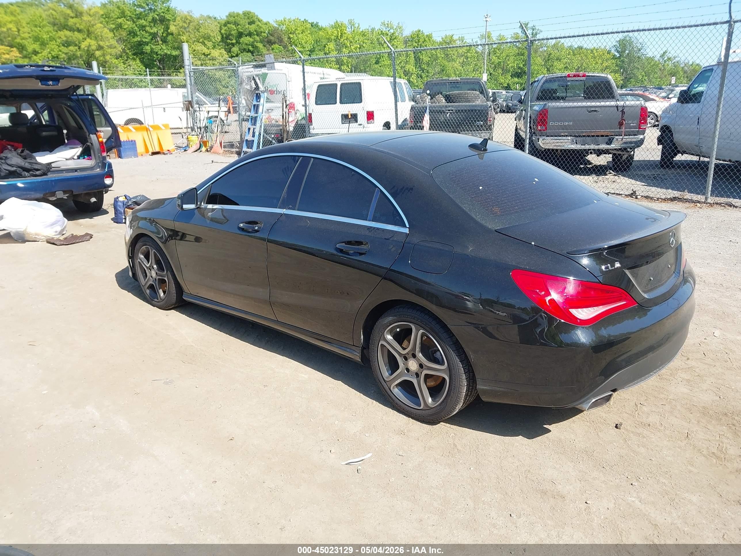 2014 Mercedes-benz Cla 250   Black vin: WDDSJ4EB6EN153196