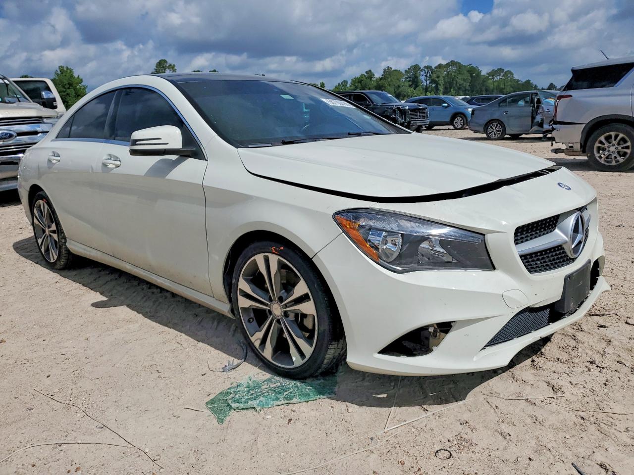 2015 Mercedes-benz Cla 250 Белый vin: WDDSJ4EB6FN176186