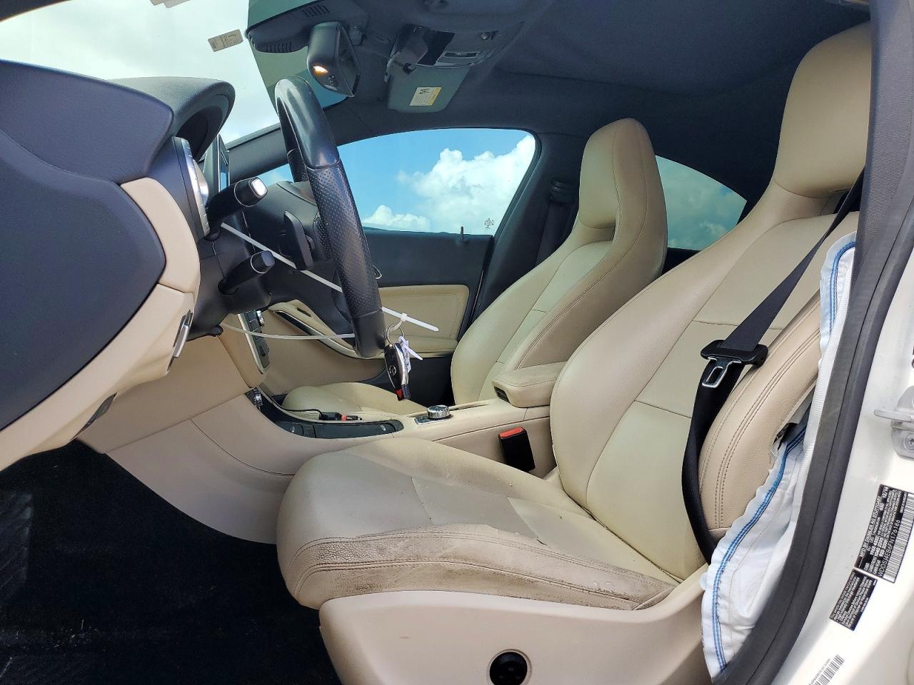 2015 Mercedes-benz Cla 250 Белый vin: WDDSJ4EB6FN176186