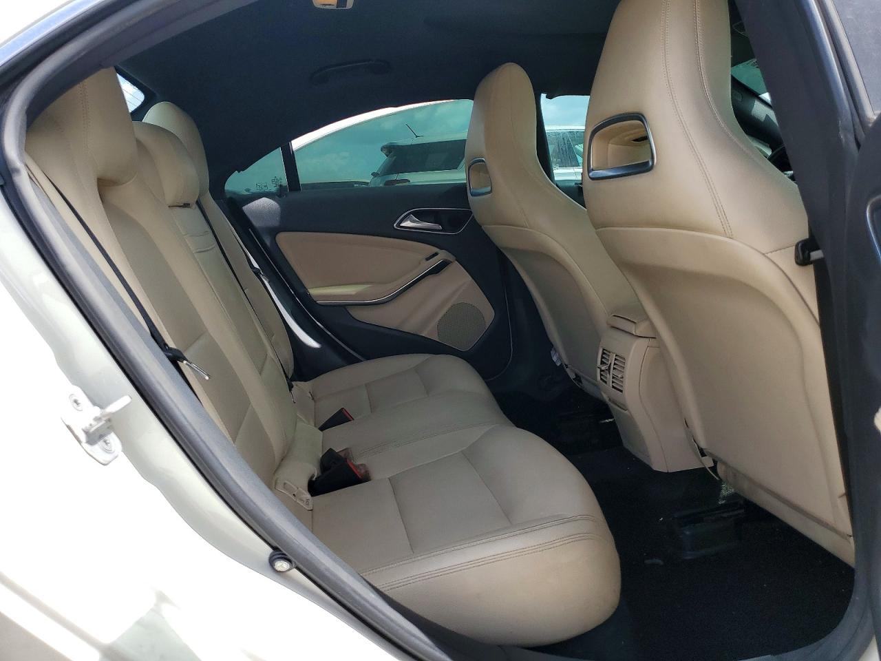 2015 Mercedes-benz Cla 250 Белый vin: WDDSJ4EB6FN176186