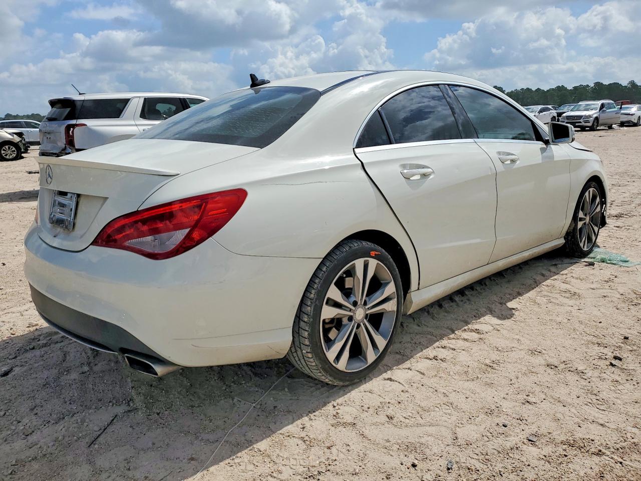 2015 Mercedes-benz Cla 250 Белый vin: WDDSJ4EB6FN176186
