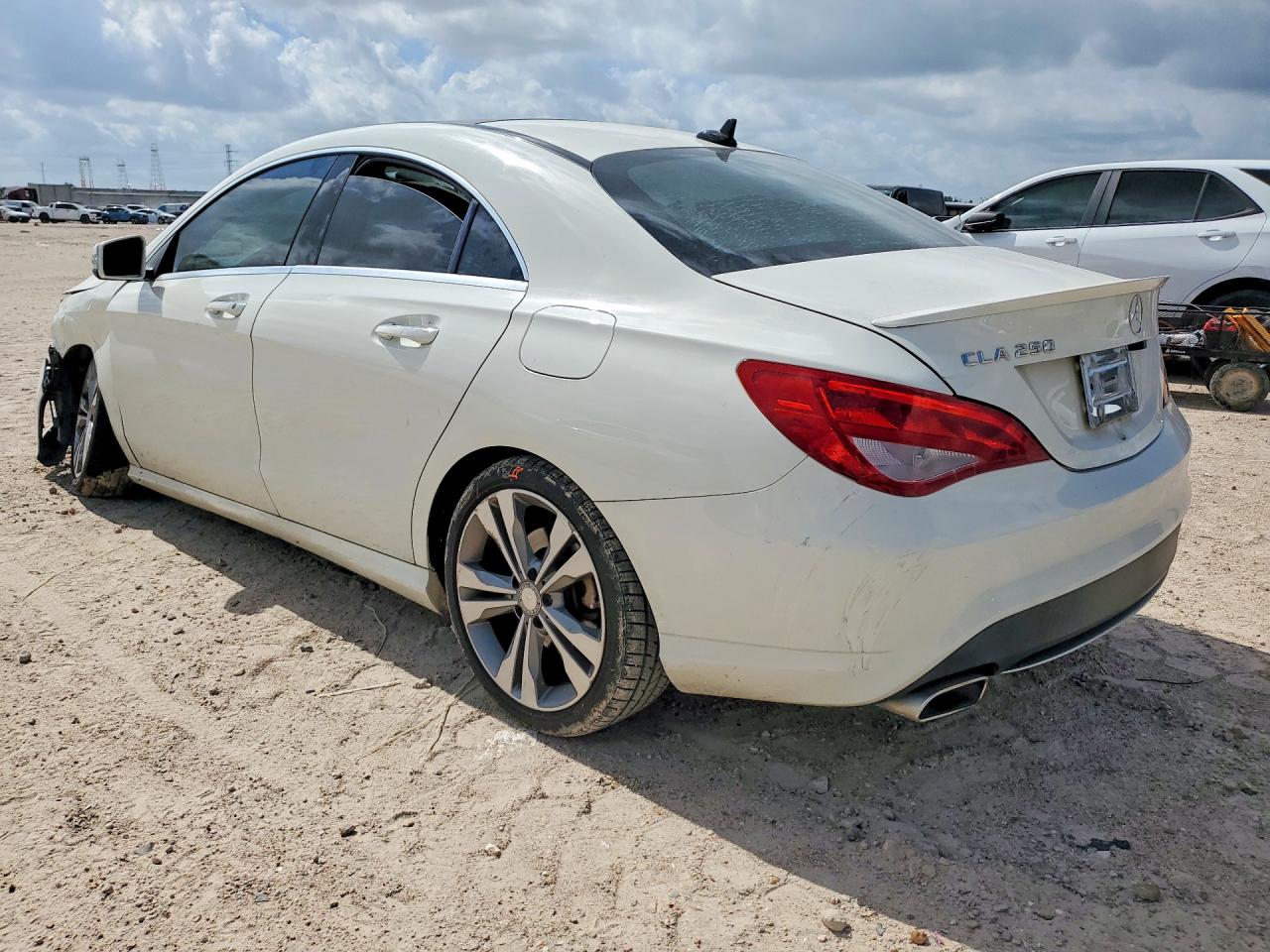 2015 Mercedes-benz Cla 250 Белый vin: WDDSJ4EB6FN176186