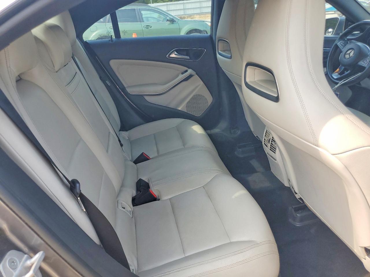 2015 Mercedes-benz Cla 250 Серебряный vin: WDDSJ4EB6FN182733