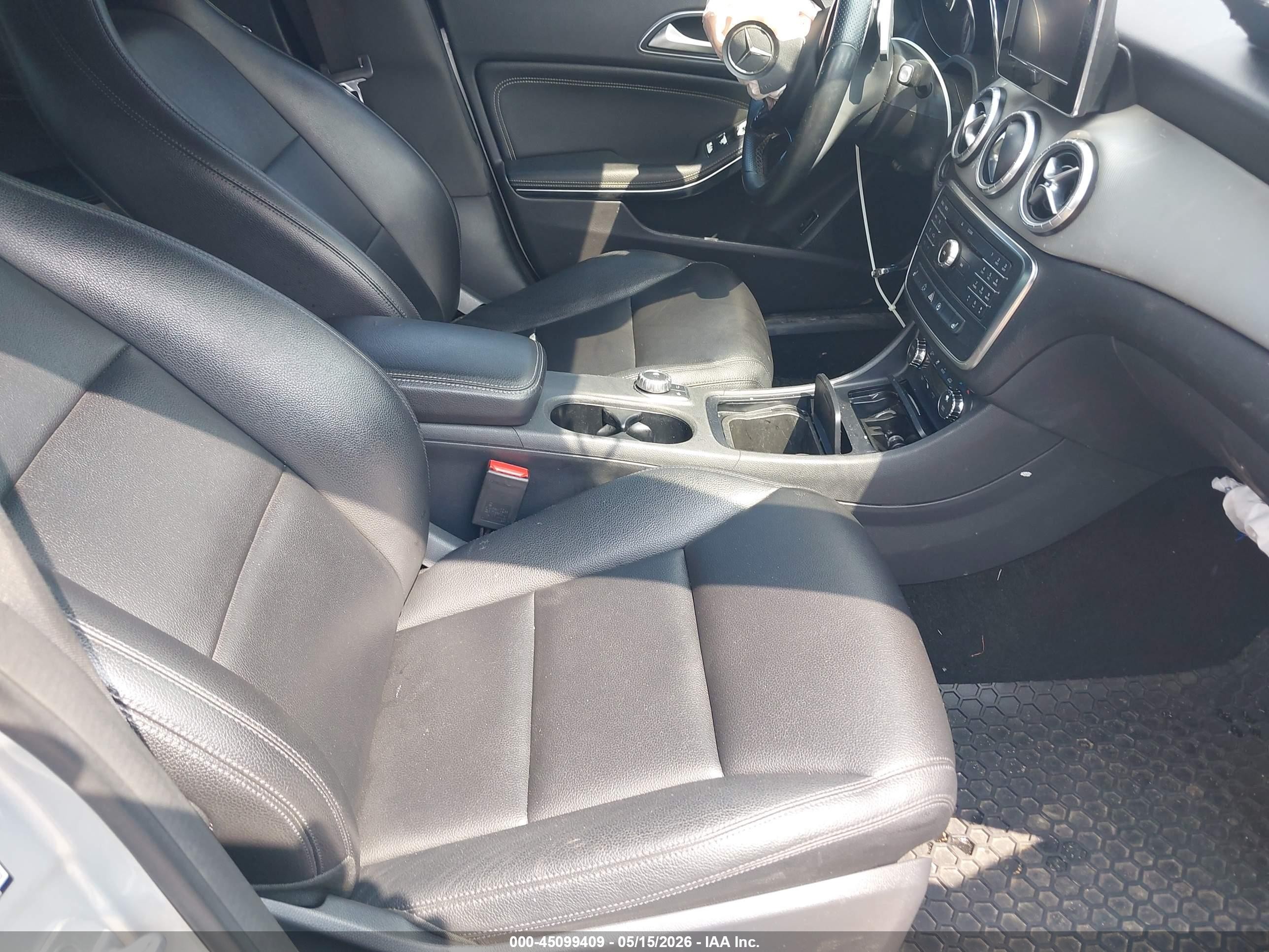 2015 Mercedes-benz Cla 250   Silver vin: WDDSJ4EB6FN192209