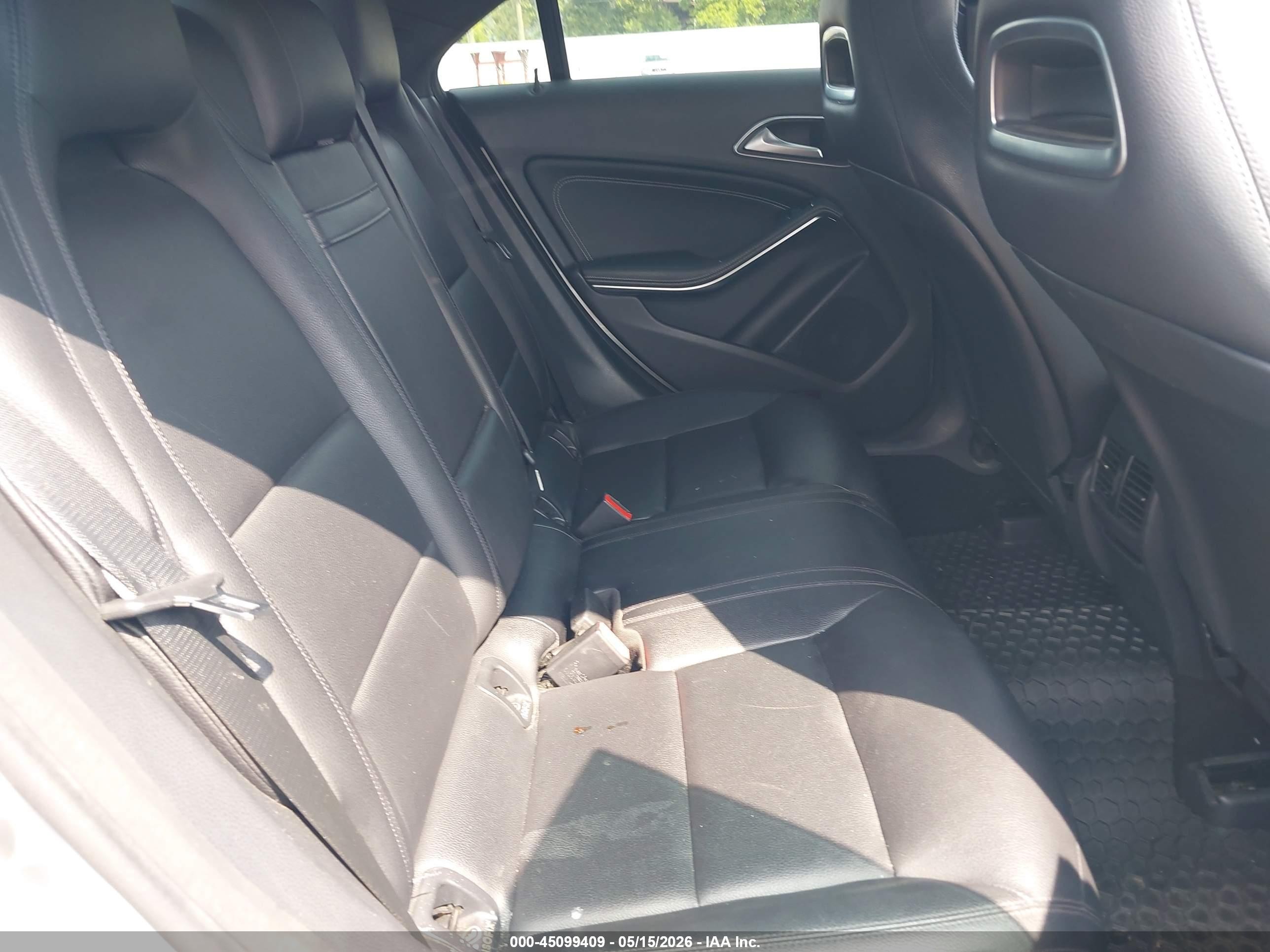2015 Mercedes-benz Cla 250   Silver vin: WDDSJ4EB6FN192209