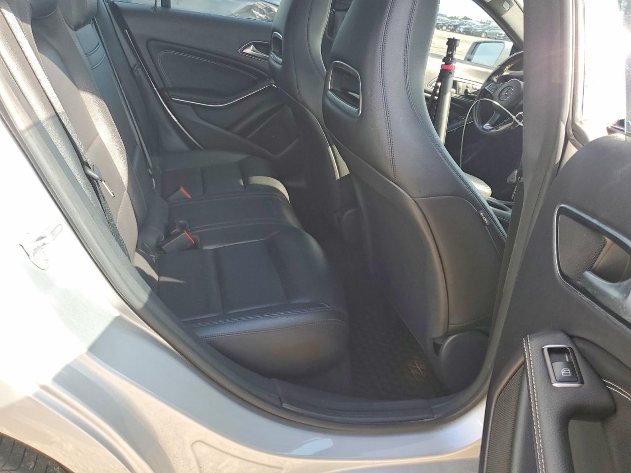 2015 Mercedes-benz Cla 250 Silver vin: WDDSJ4EB6FN193201