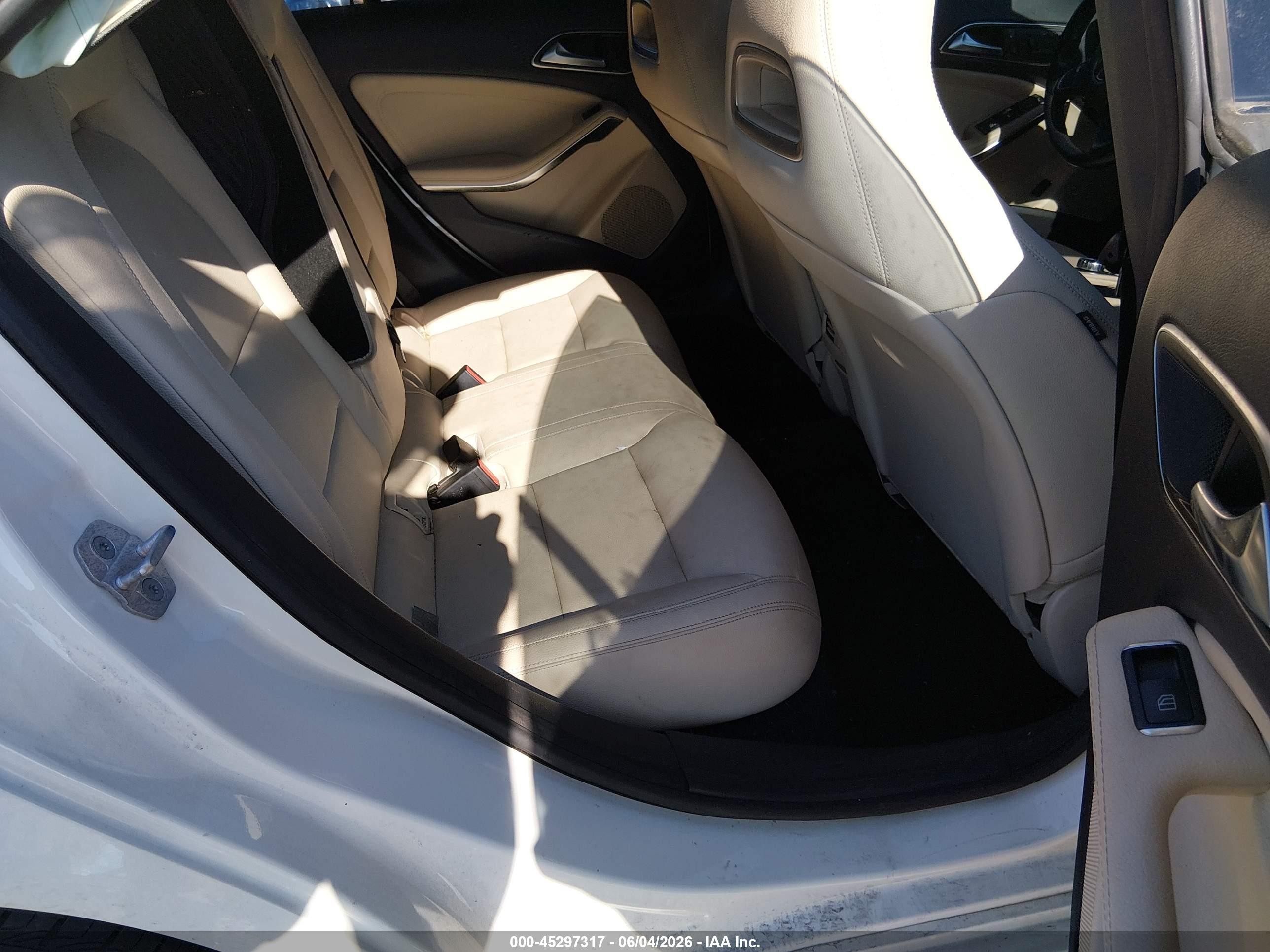 2015 Mercedes-benz Cla 250   White vin: WDDSJ4EB6FN214807