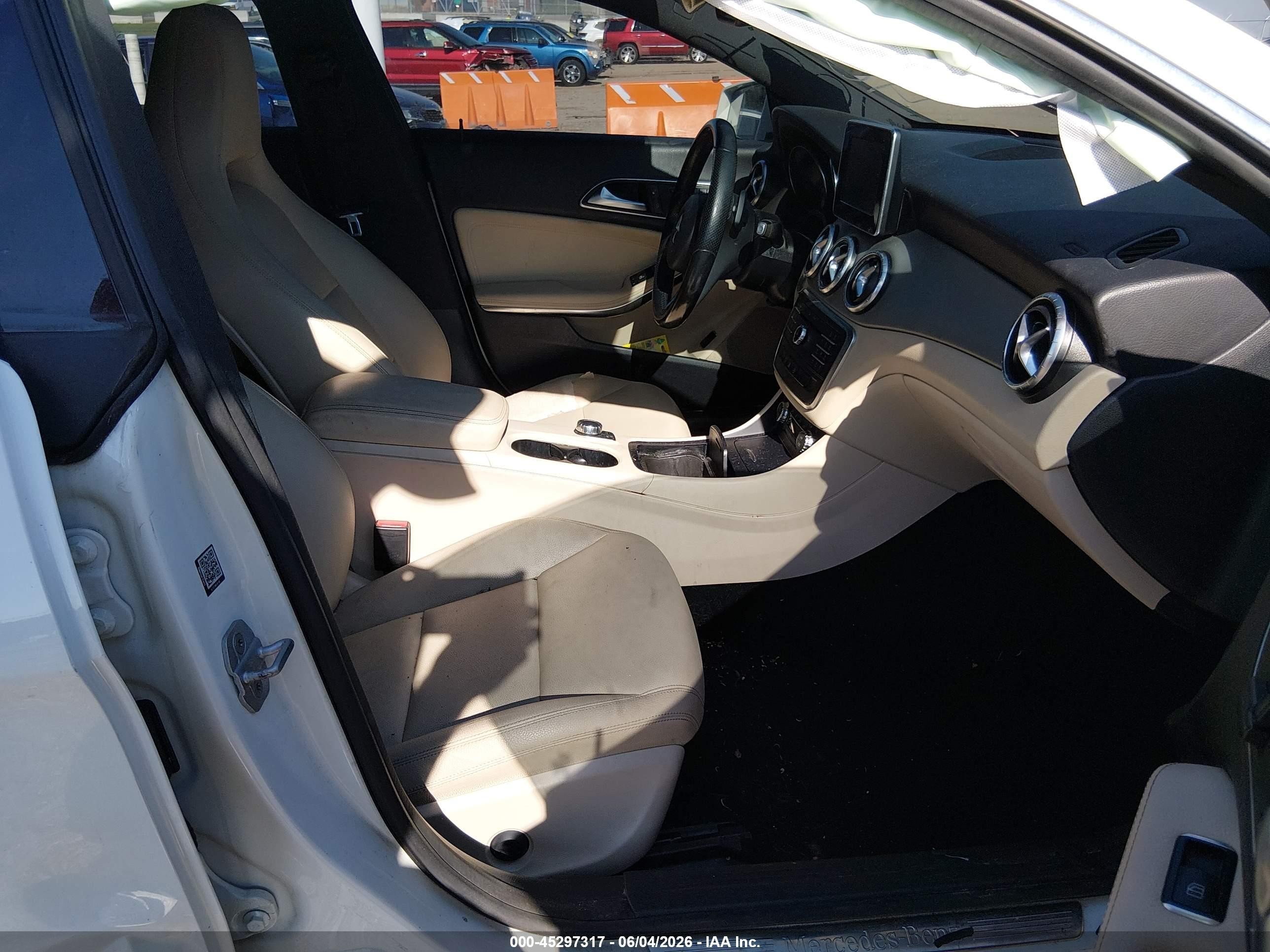 2015 Mercedes-benz Cla 250   White vin: WDDSJ4EB6FN214807