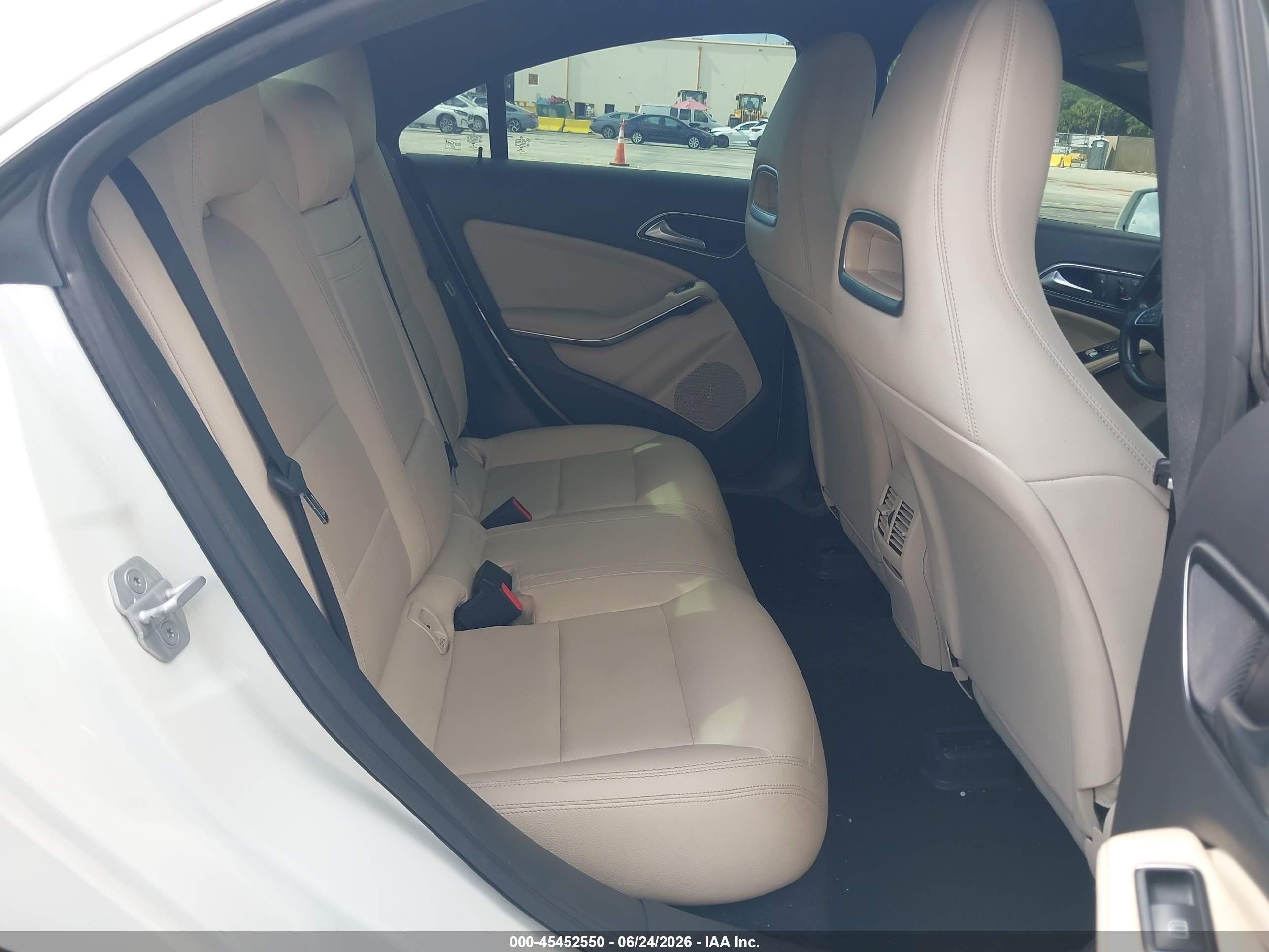 2015 Mercedes-benz Cla 250   White vin: WDDSJ4EB6FN217898