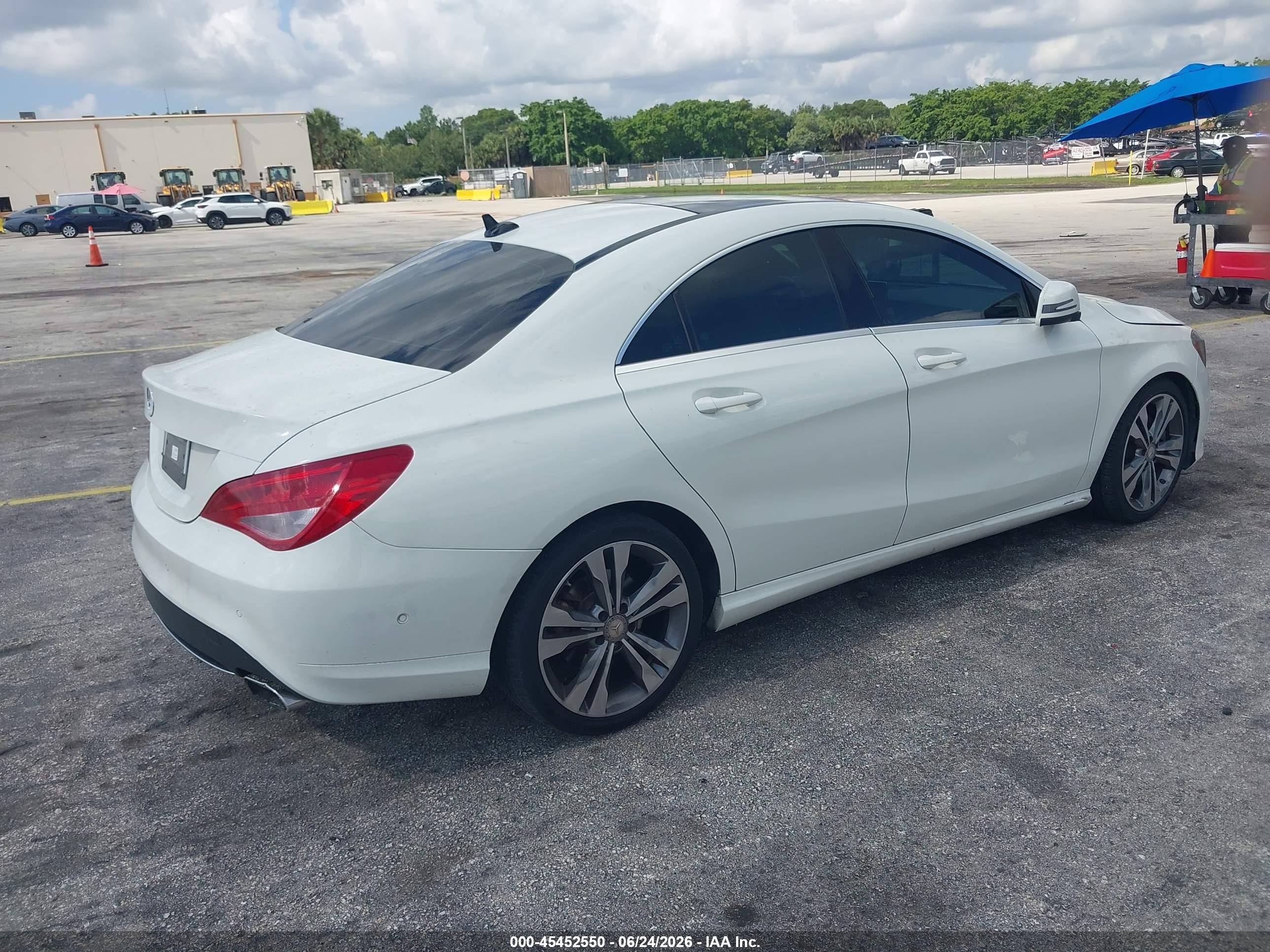 2015 Mercedes-benz Cla 250   White vin: WDDSJ4EB6FN217898