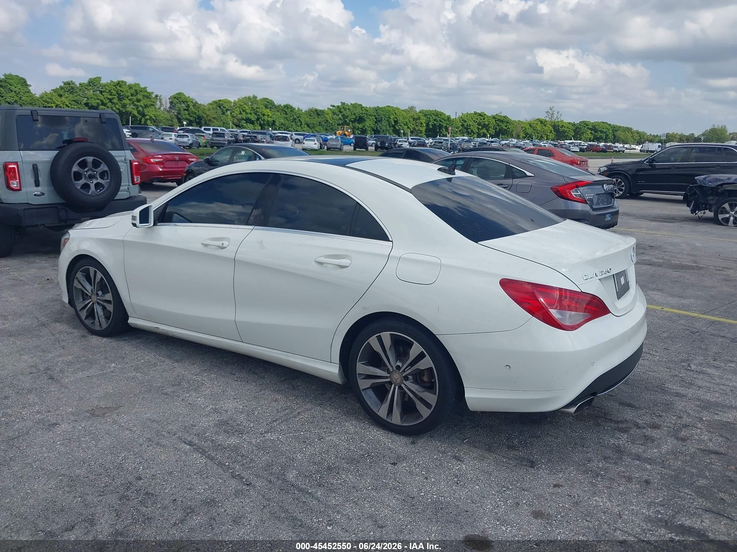 2015 Mercedes-benz Cla 250   White vin: WDDSJ4EB6FN217898