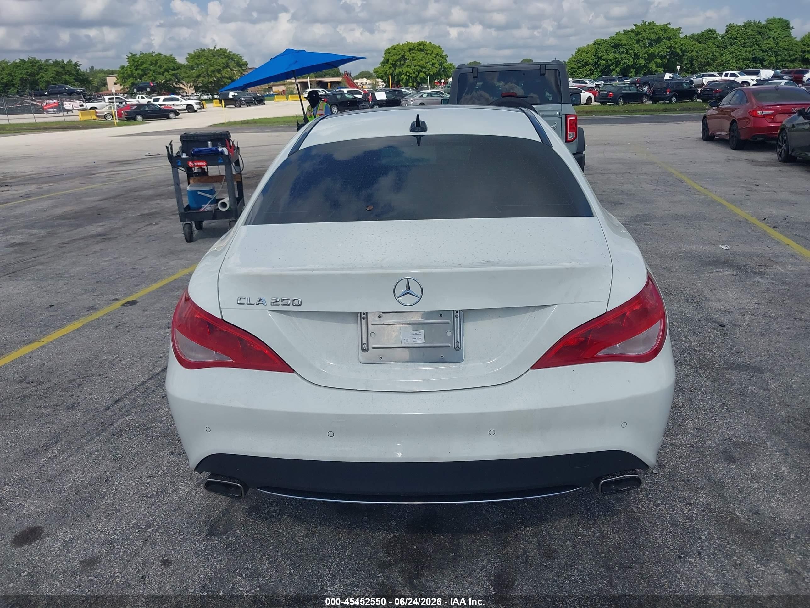 2015 Mercedes-benz Cla 250   White vin: WDDSJ4EB6FN217898