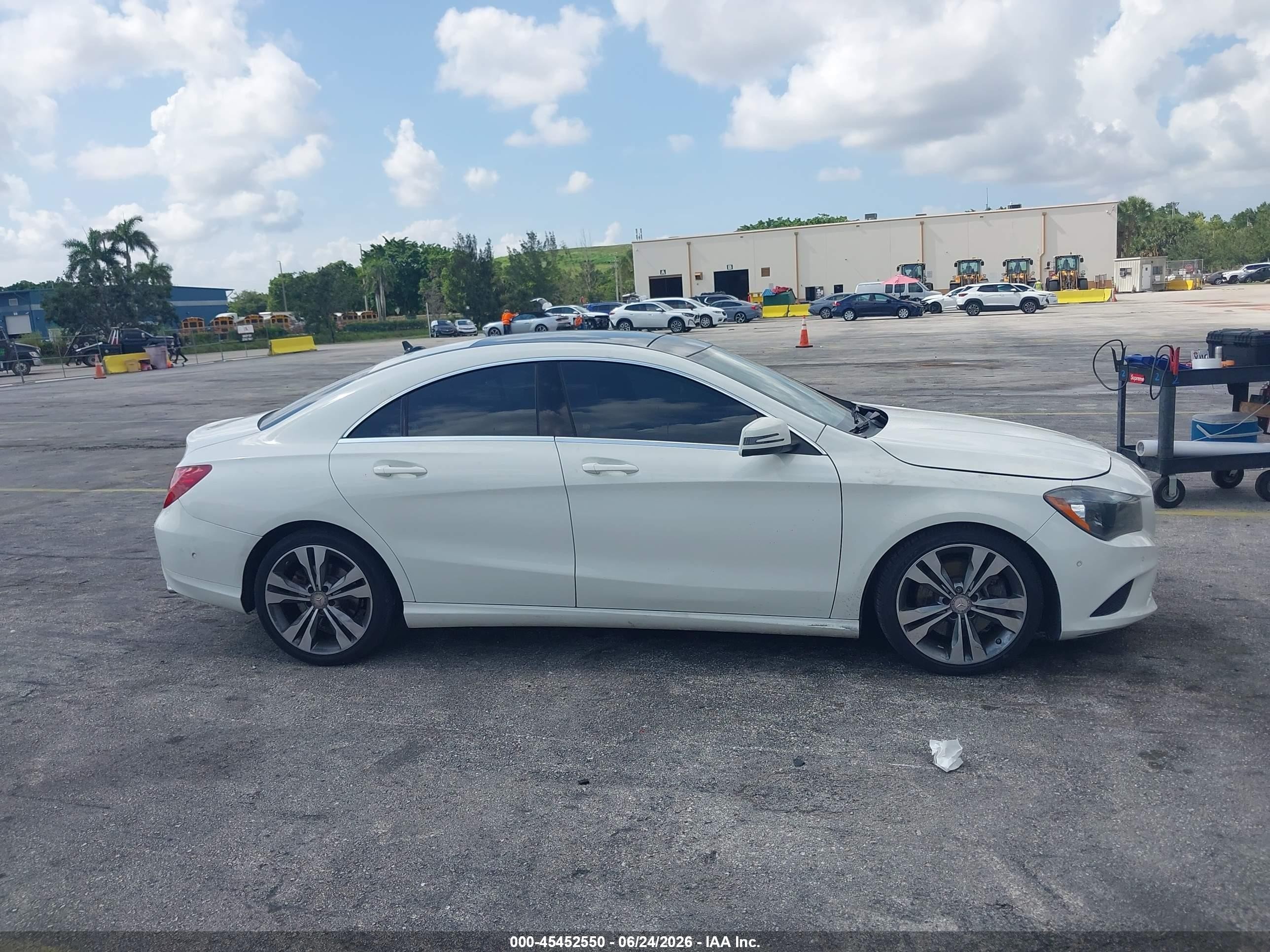 2015 Mercedes-benz Cla 250   White vin: WDDSJ4EB6FN217898