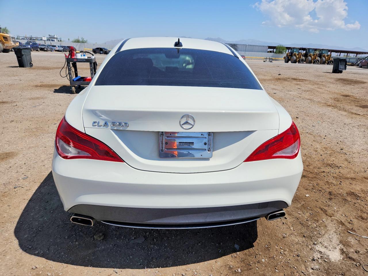 2015 Mercedes-benz Cla 250 White vin: WDDSJ4EB6FN279950
