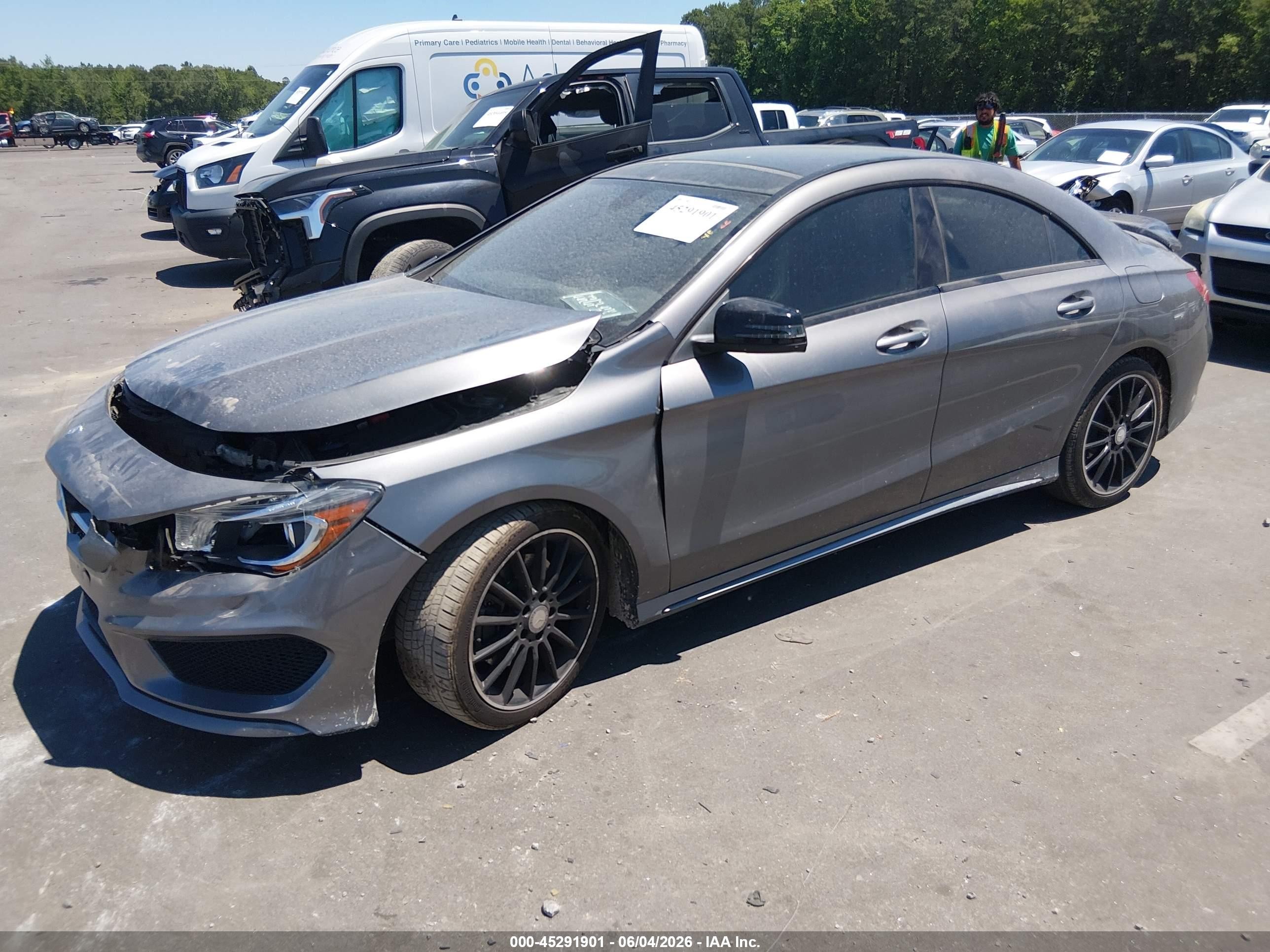 2014 Mercedes-benz Cla 250   Silver vin: WDDSJ4EB7EN028305