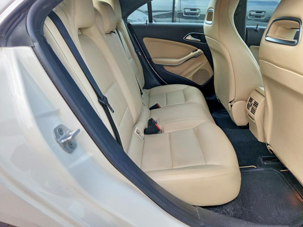 2014 Mercedes-benz Cla 250 White vin: WDDSJ4EB7EN035514