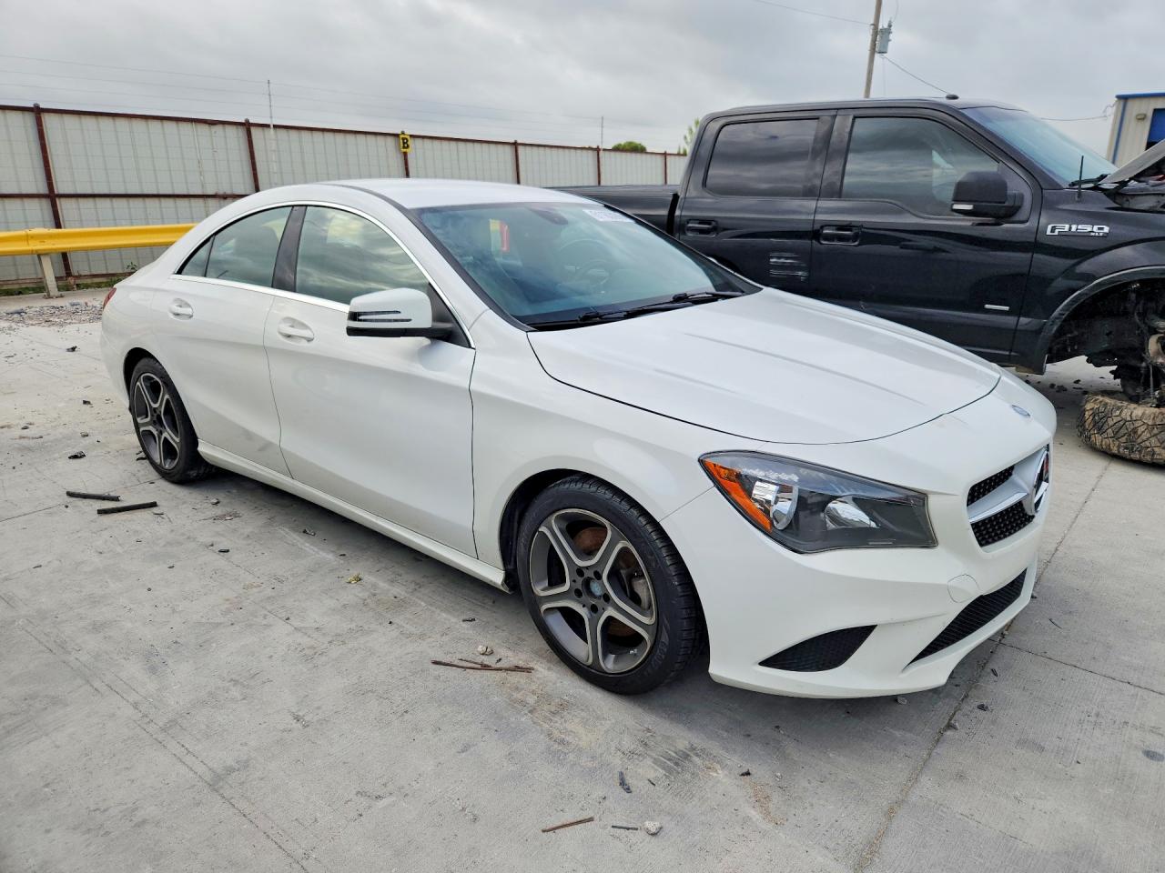2014 Mercedes-benz Cla 250 White vin: WDDSJ4EB7EN035514