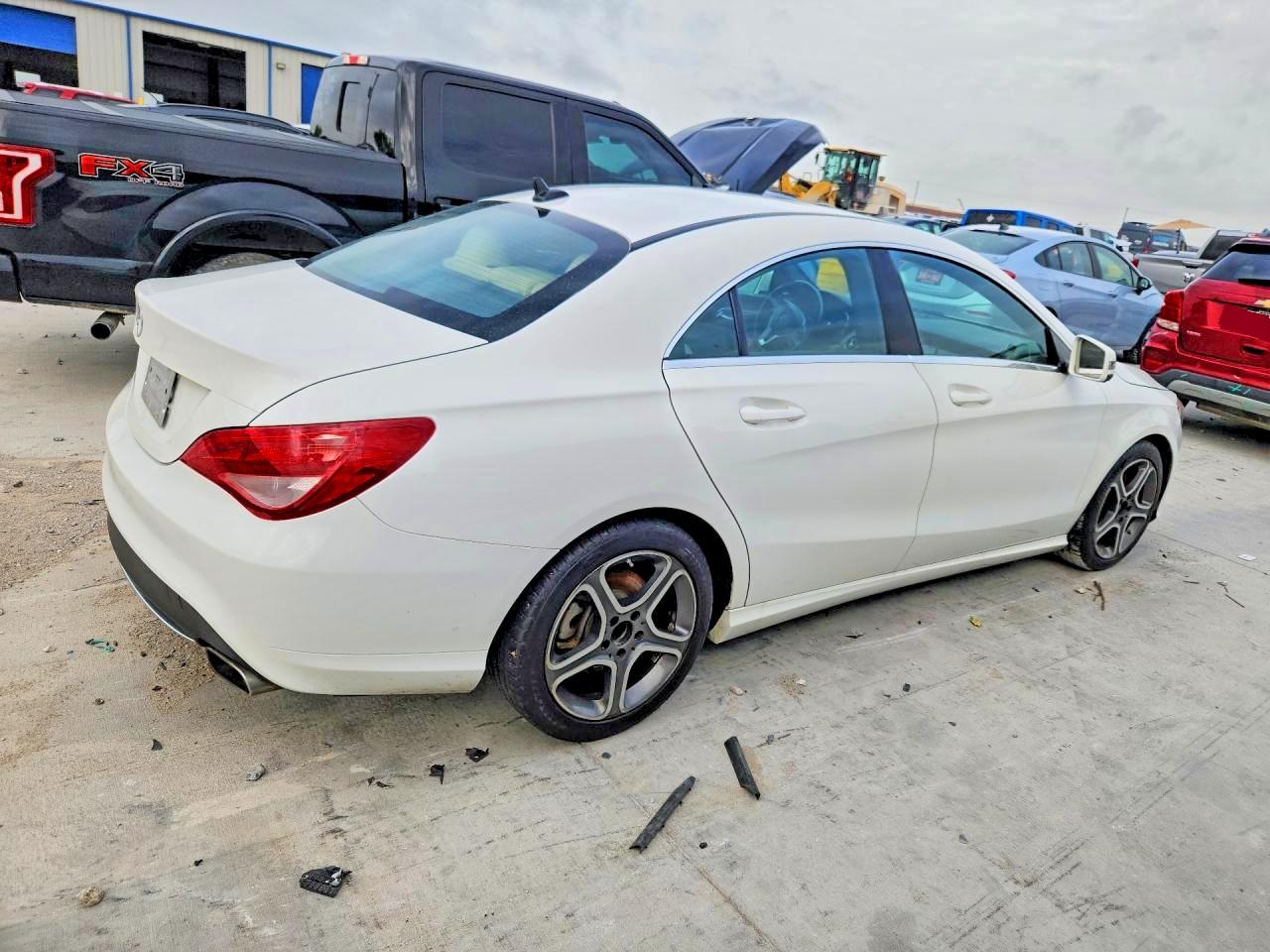 2014 Mercedes-benz Cla 250 White vin: WDDSJ4EB7EN035514