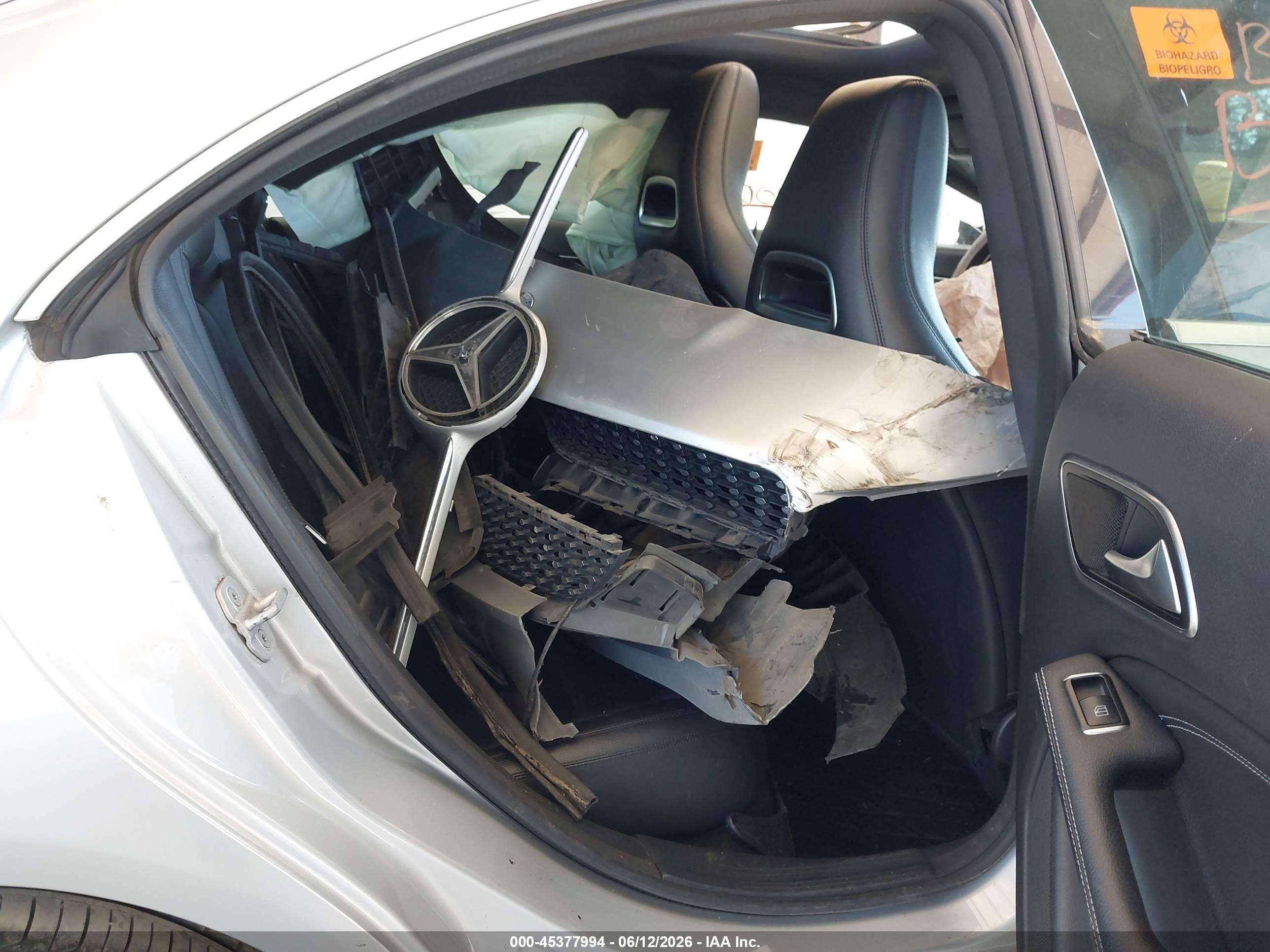 2014 Mercedes-benz Cla 250   Silver vin: WDDSJ4EB7EN056735