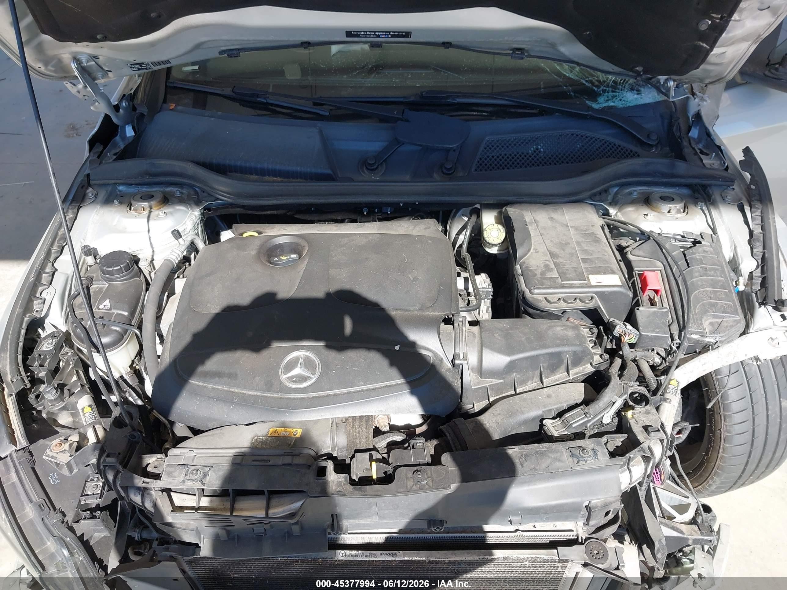 2014 Mercedes-benz Cla 250   Silver vin: WDDSJ4EB7EN056735