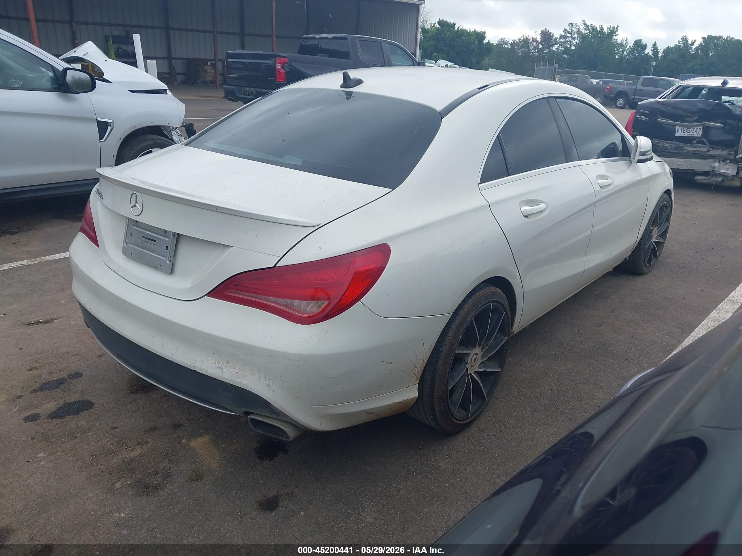 2014 Mercedes-benz Cla 250   White vin: WDDSJ4EB7EN116903