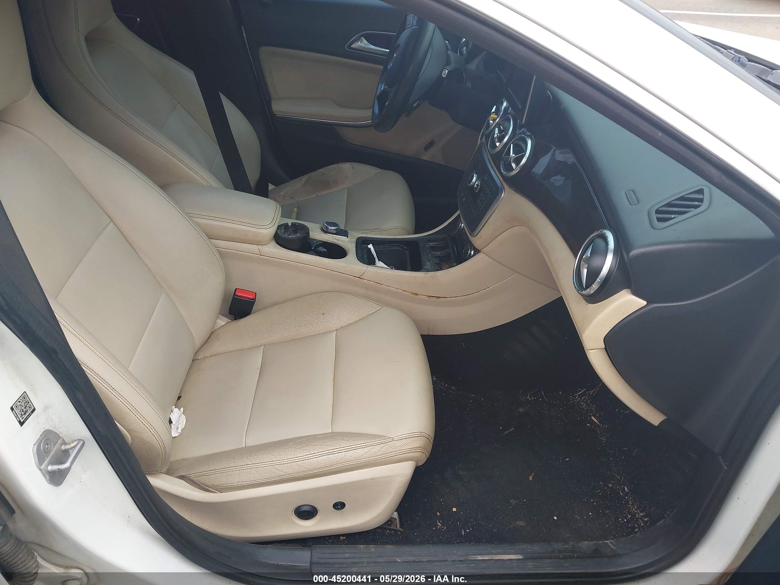 2014 Mercedes-benz Cla 250   White vin: WDDSJ4EB7EN116903