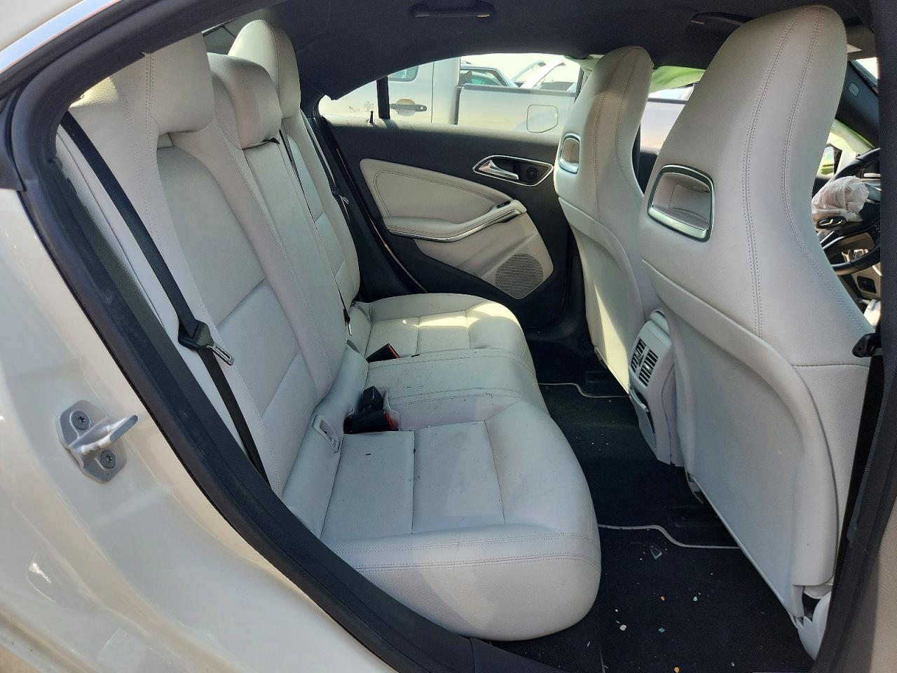 2014 Mercedes-benz Cla 250 White vin: WDDSJ4EB7EN125665