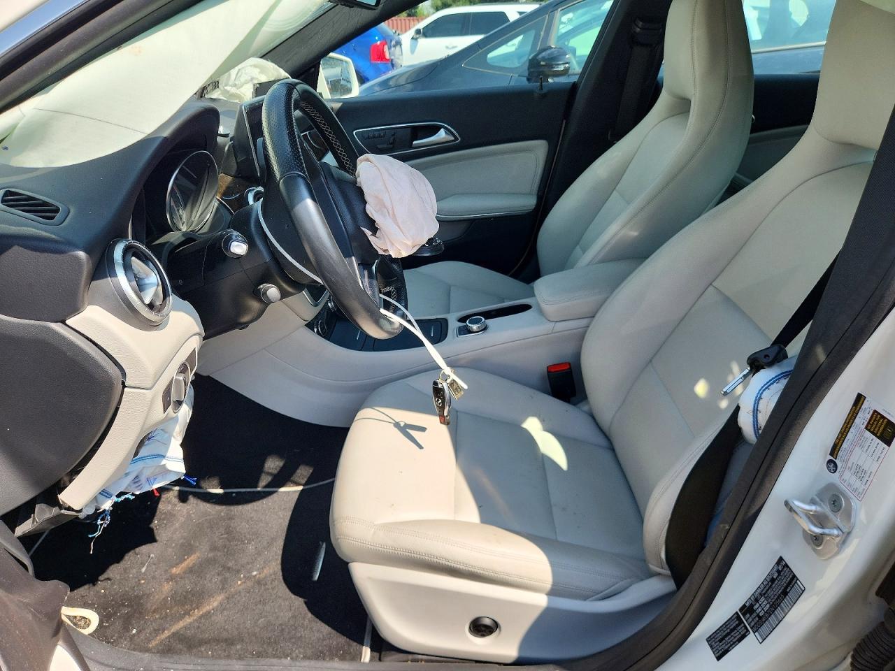 2014 Mercedes-benz Cla 250 White vin: WDDSJ4EB7EN125665