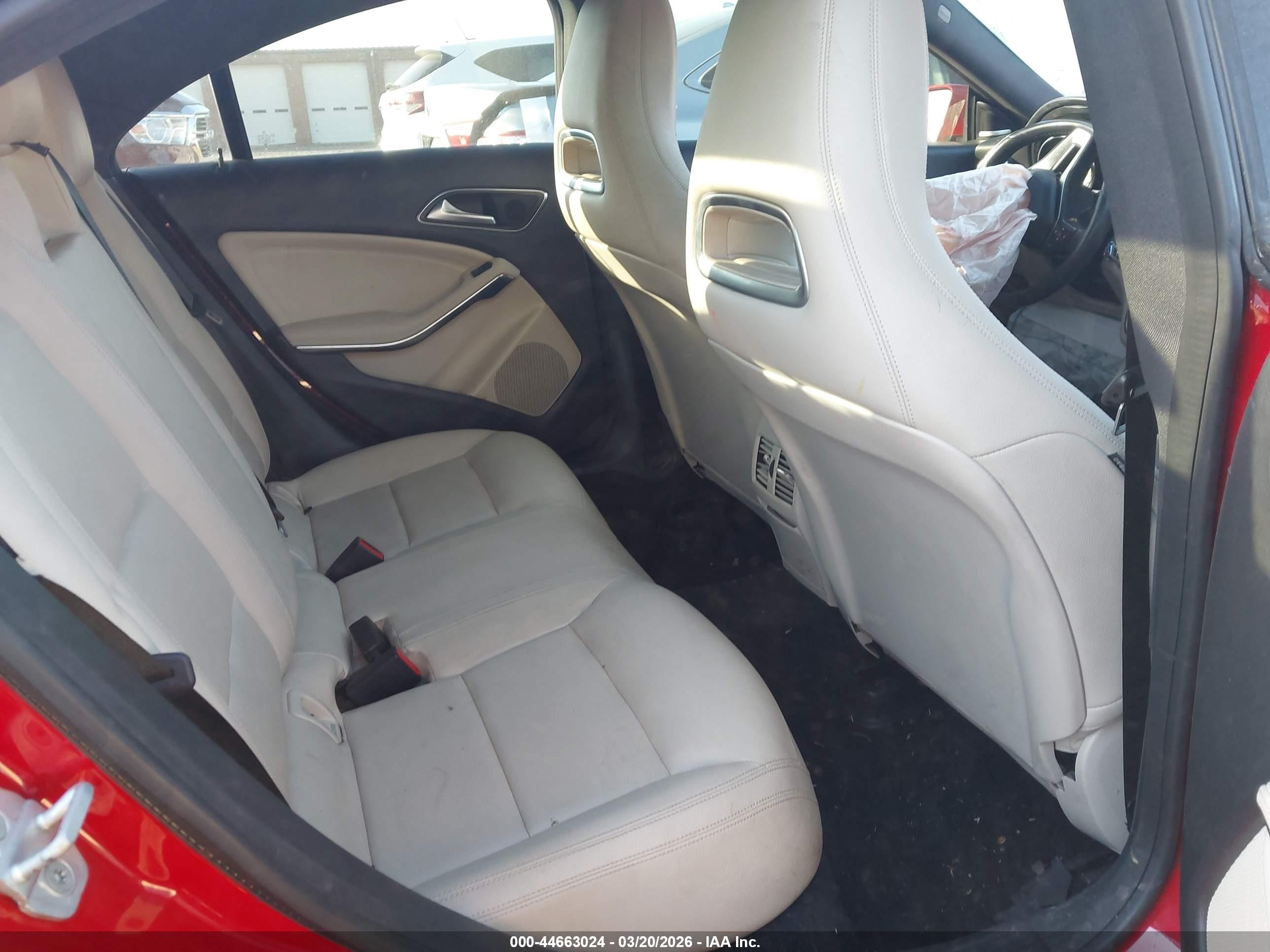 2014 Mercedes-benz Cla 250   Red vin: WDDSJ4EB7EN125827
