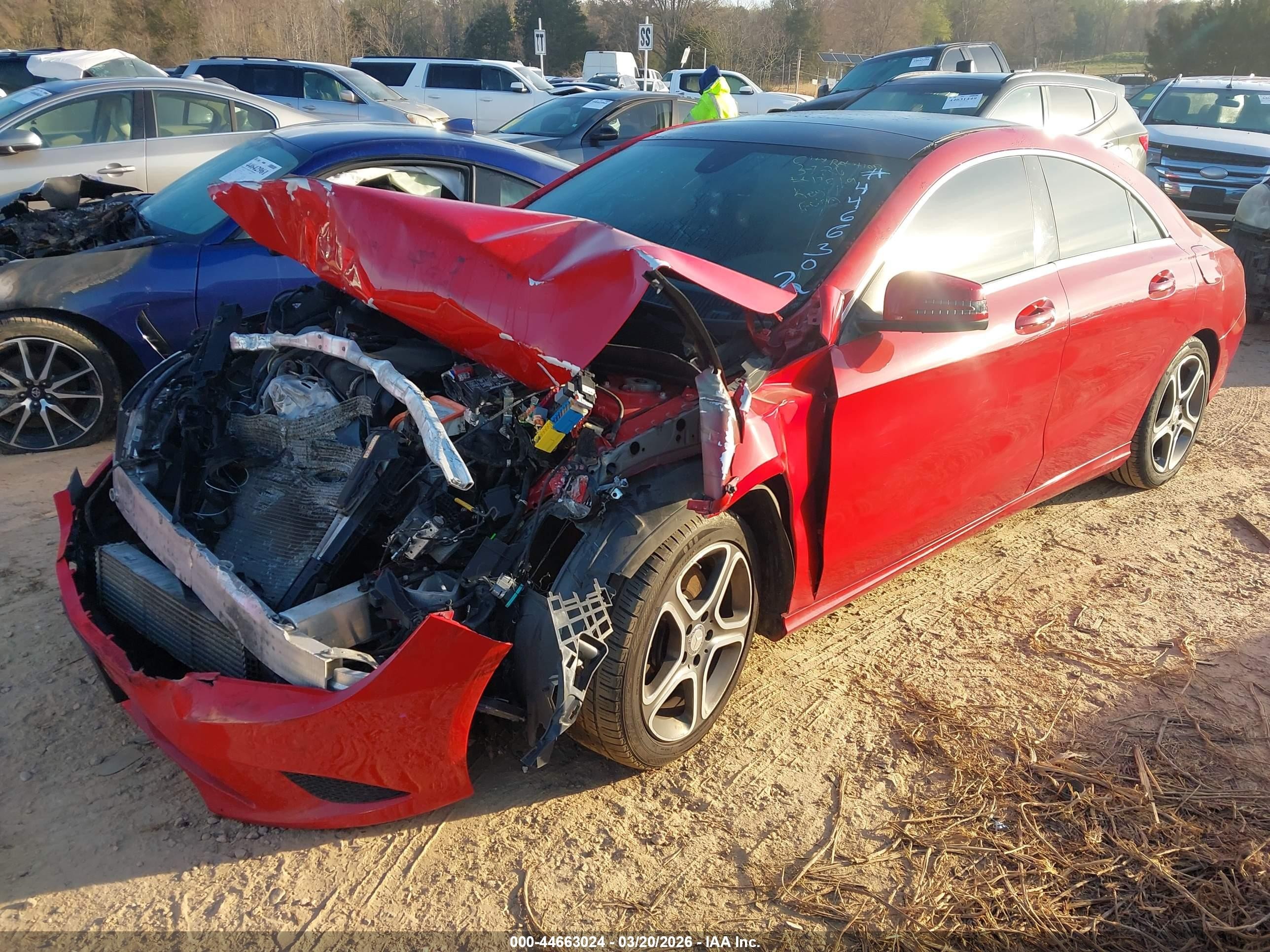 2014 Mercedes-benz Cla 250   Red vin: WDDSJ4EB7EN125827