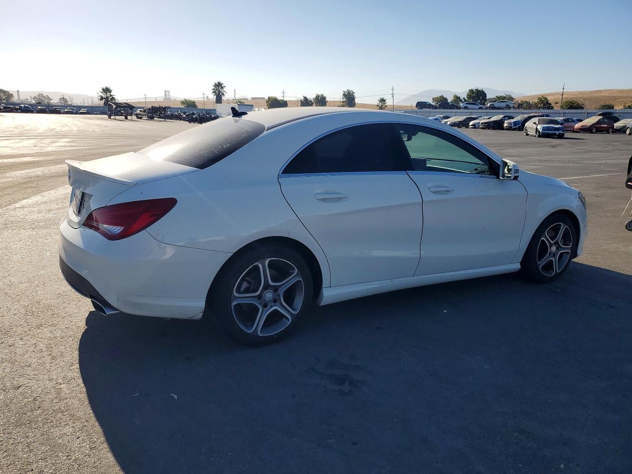 2014 Mercedes-benz Cla 250 White vin: WDDSJ4EB7EN148945