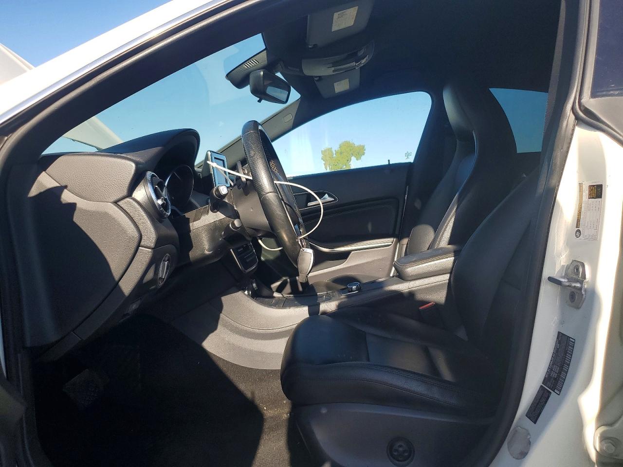 2014 Mercedes-benz Cla 250 White vin: WDDSJ4EB7EN148945