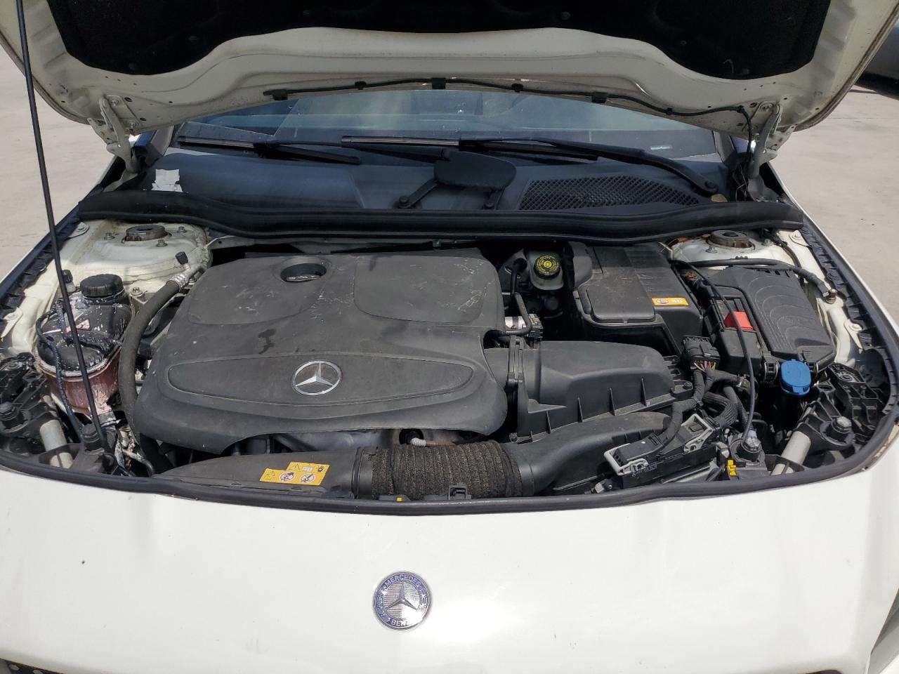 2015 Mercedes-benz Cla 250 Белый vin: WDDSJ4EB7FN283117