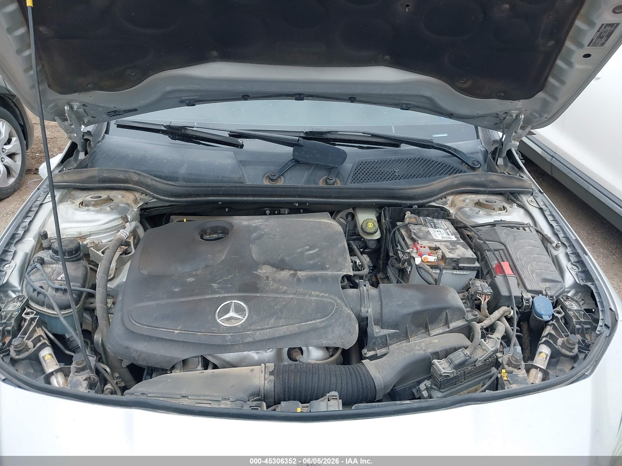 2014 Mercedes-benz Cla 250   Silver vin: WDDSJ4EB8EN038292