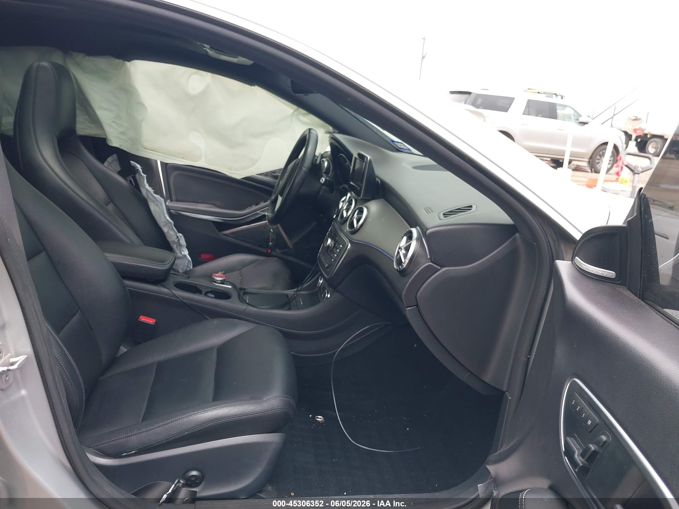 2014 Mercedes-benz Cla 250   Silver vin: WDDSJ4EB8EN038292