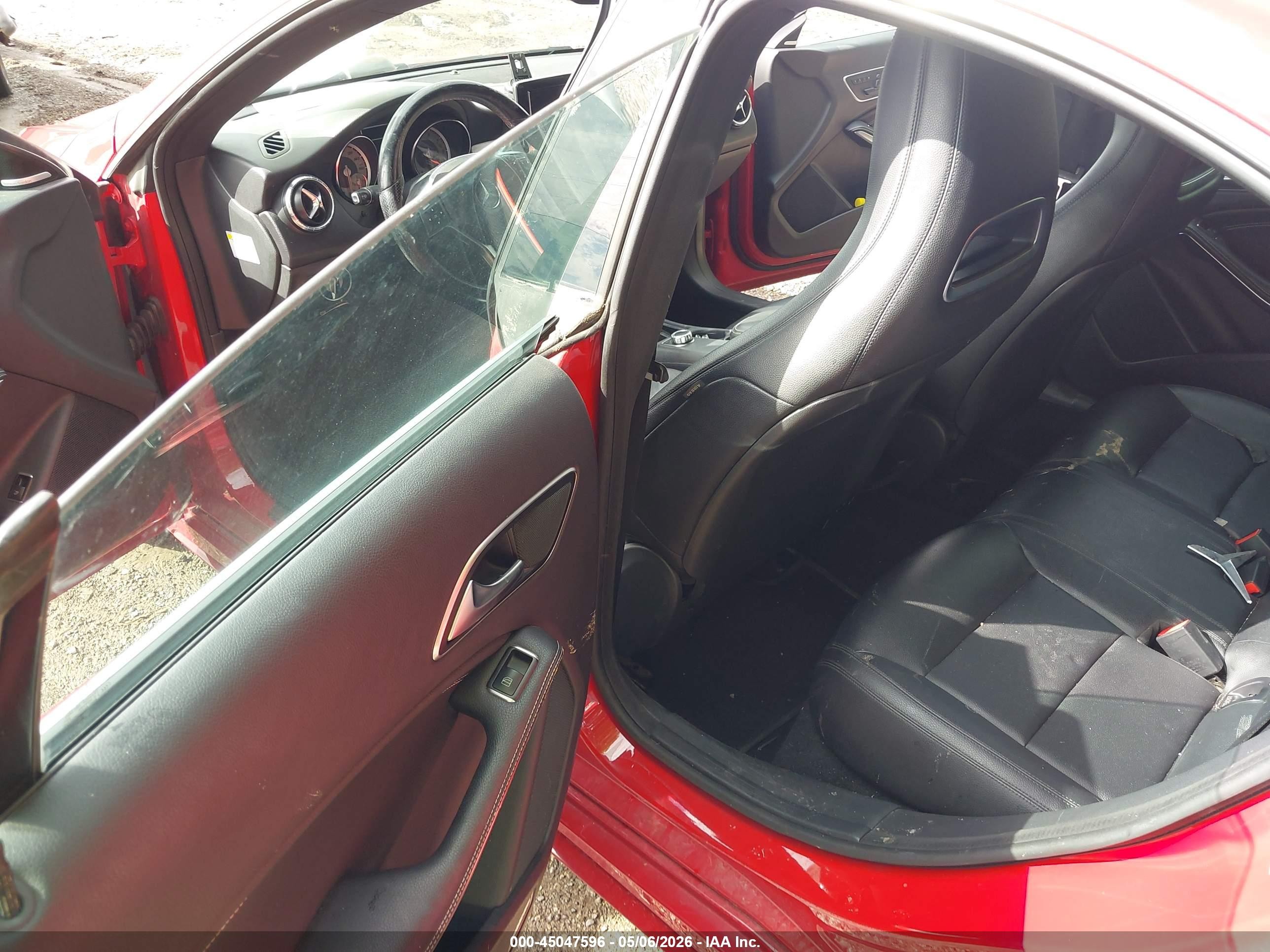 2014 Mercedes-benz Cla 250   Red vin: WDDSJ4EB8EN040141