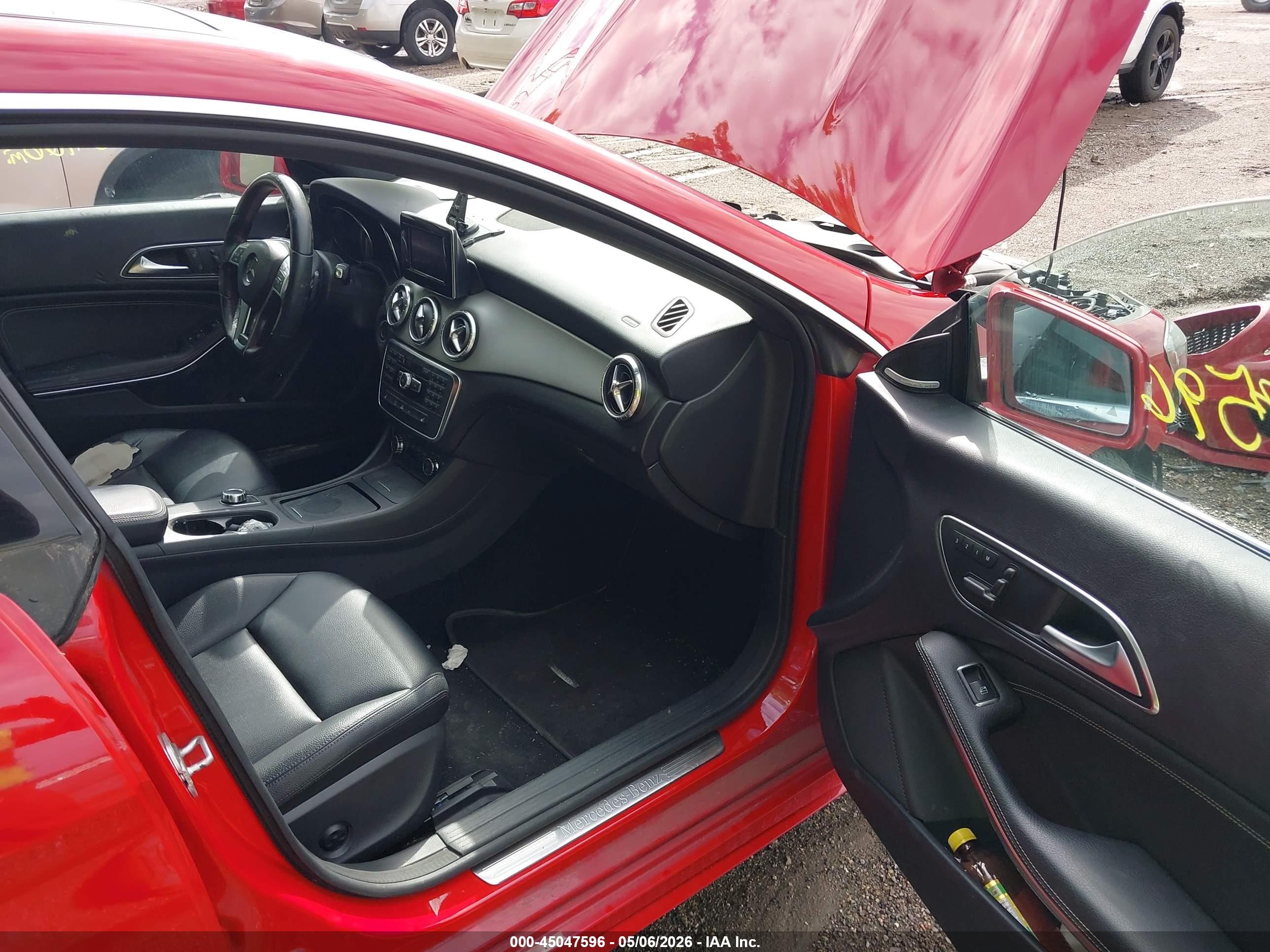 2014 Mercedes-benz Cla 250   Red vin: WDDSJ4EB8EN040141