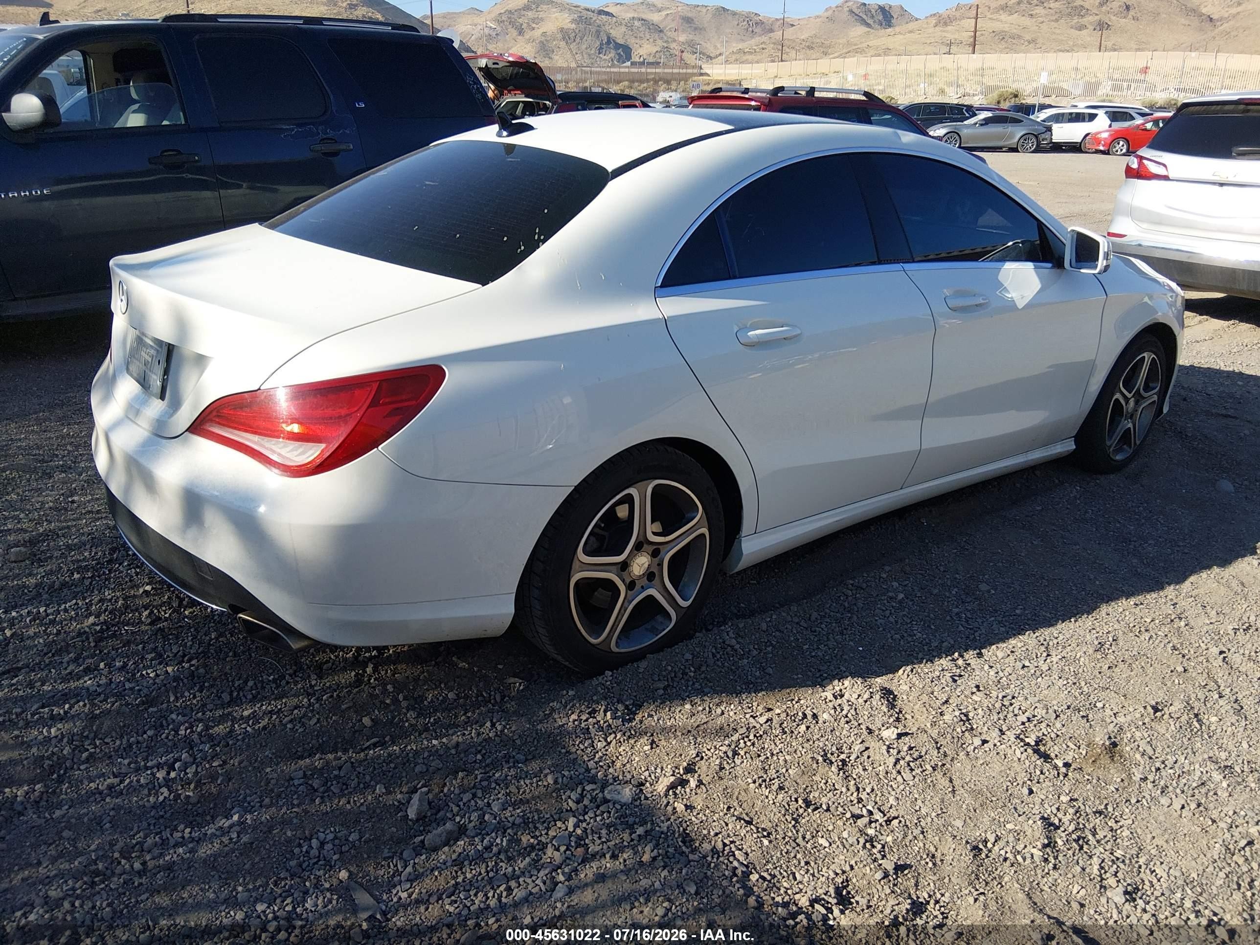 2014 Mercedes-benz Cla 250   White vin: WDDSJ4EB8EN040589