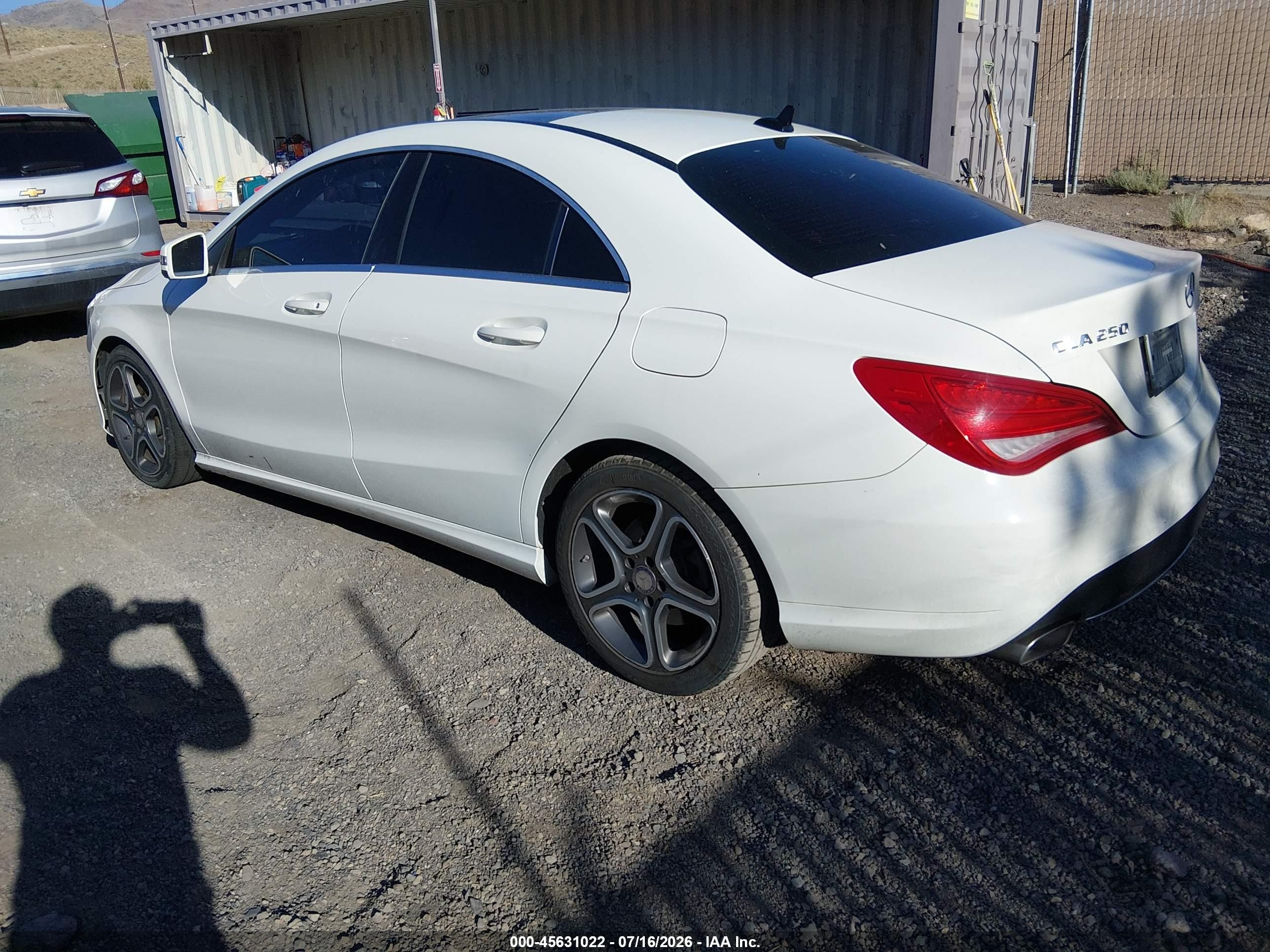 2014 Mercedes-benz Cla 250   White vin: WDDSJ4EB8EN040589