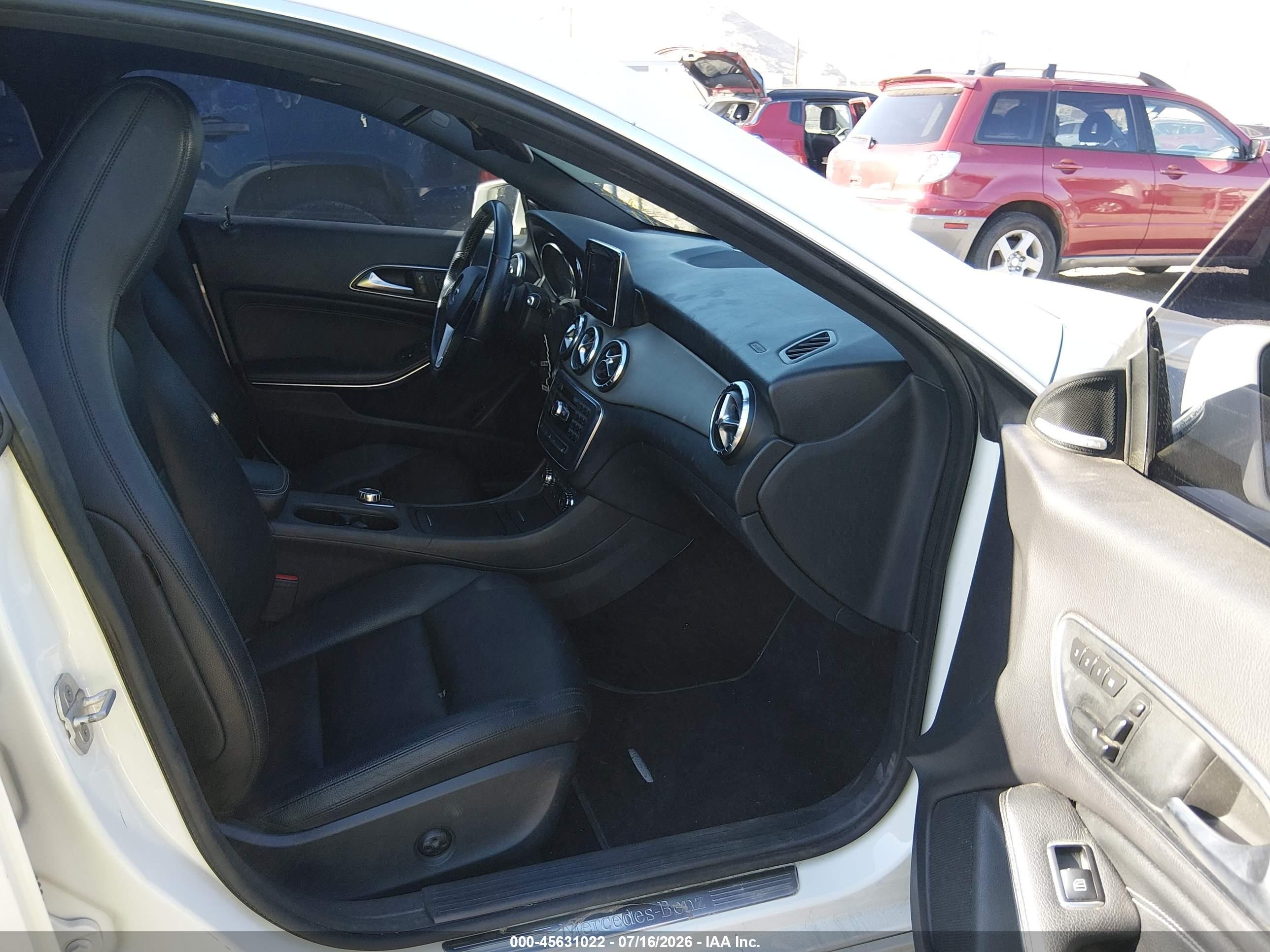 2014 Mercedes-benz Cla 250   White vin: WDDSJ4EB8EN040589