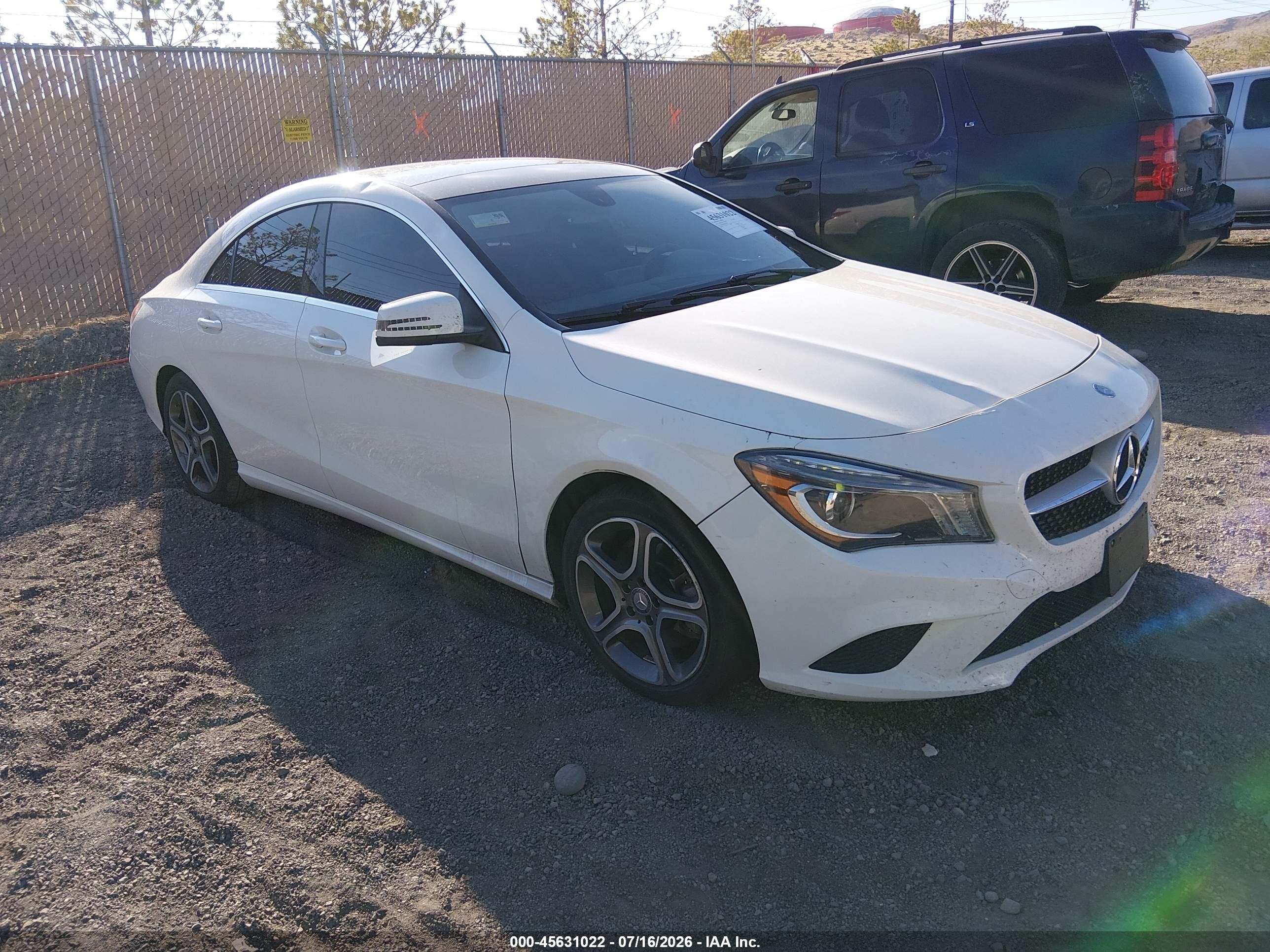 2014 Mercedes-benz Cla 250   White vin: WDDSJ4EB8EN040589
