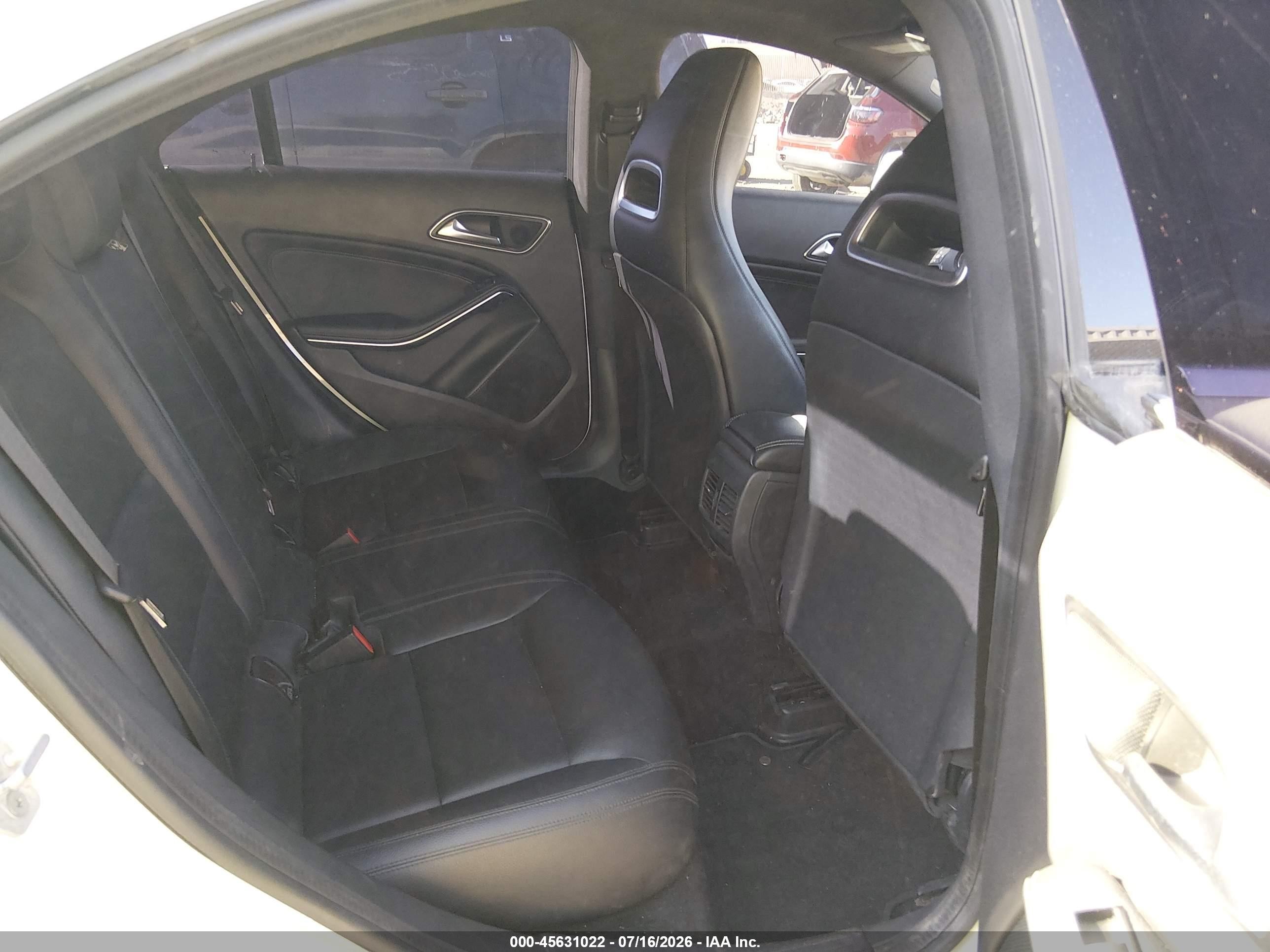 2014 Mercedes-benz Cla 250   White vin: WDDSJ4EB8EN040589