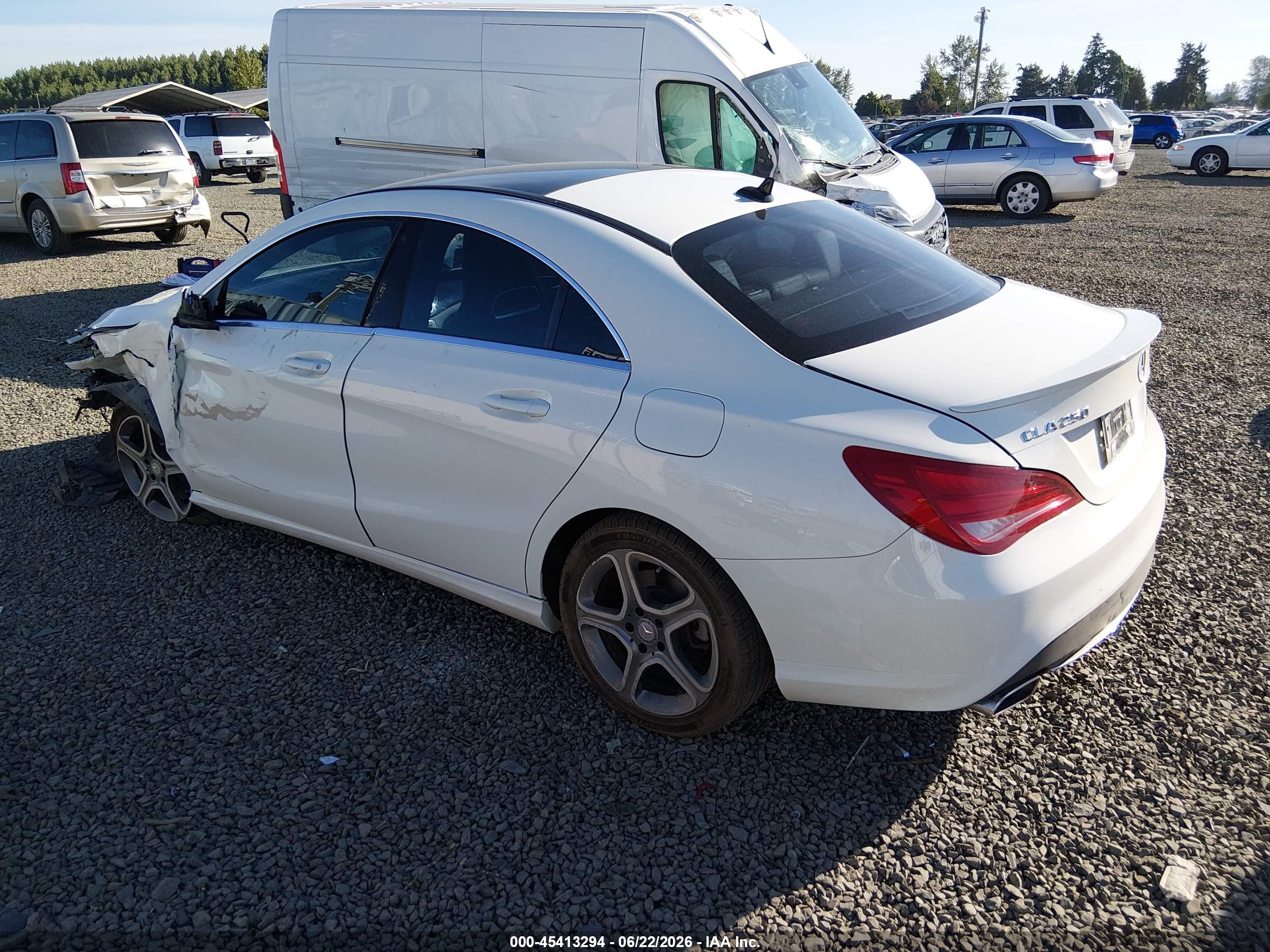 2014 Mercedes-benz Cla 250   Белый vin: WDDSJ4EB8EN045050
