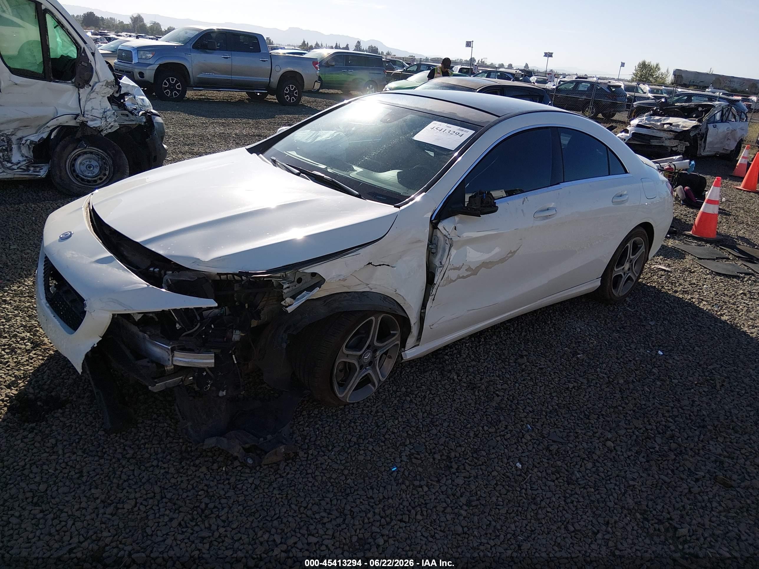 2014 Mercedes-benz Cla 250   Белый vin: WDDSJ4EB8EN045050