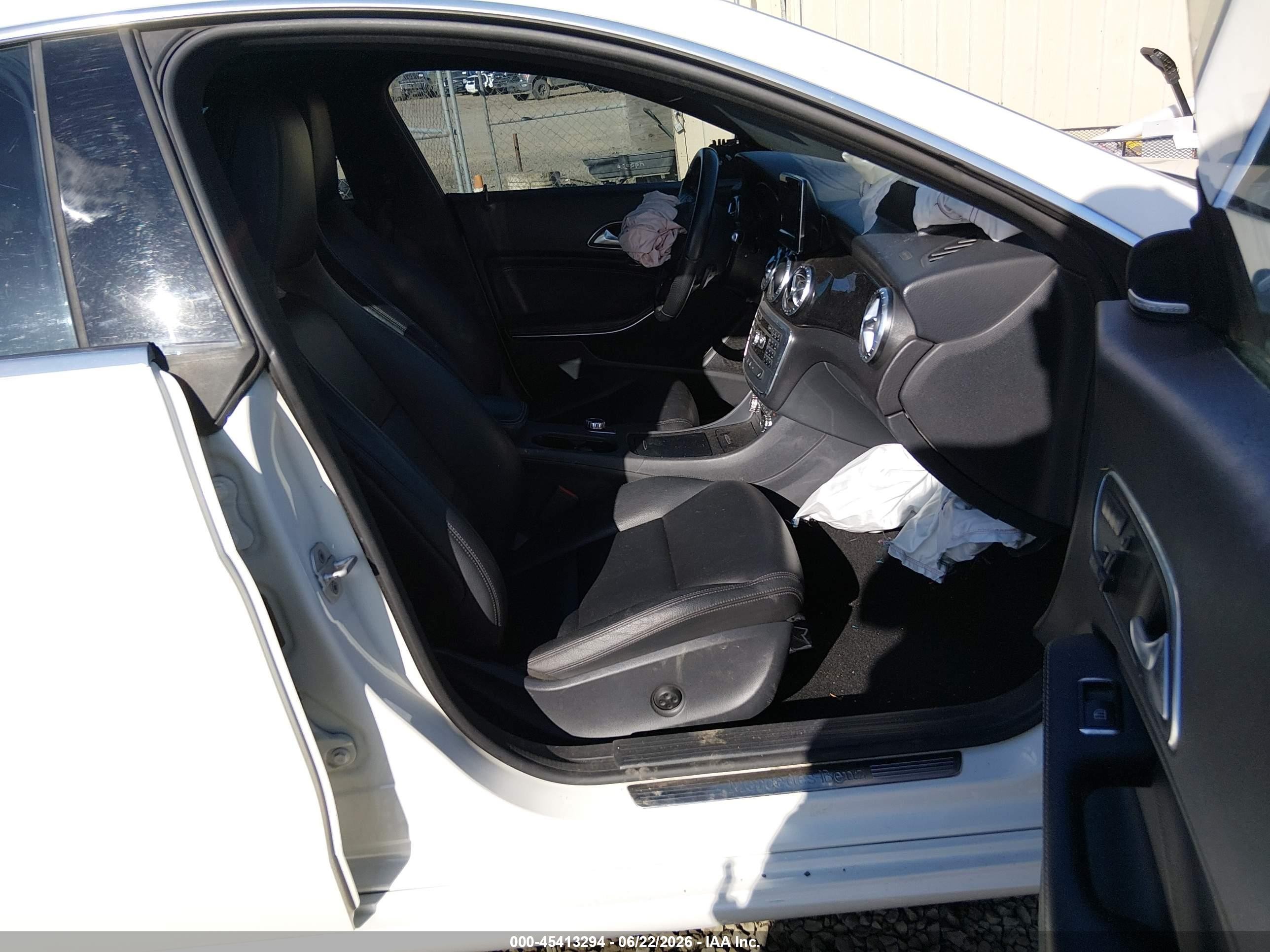 2014 Mercedes-benz Cla 250   Белый vin: WDDSJ4EB8EN045050