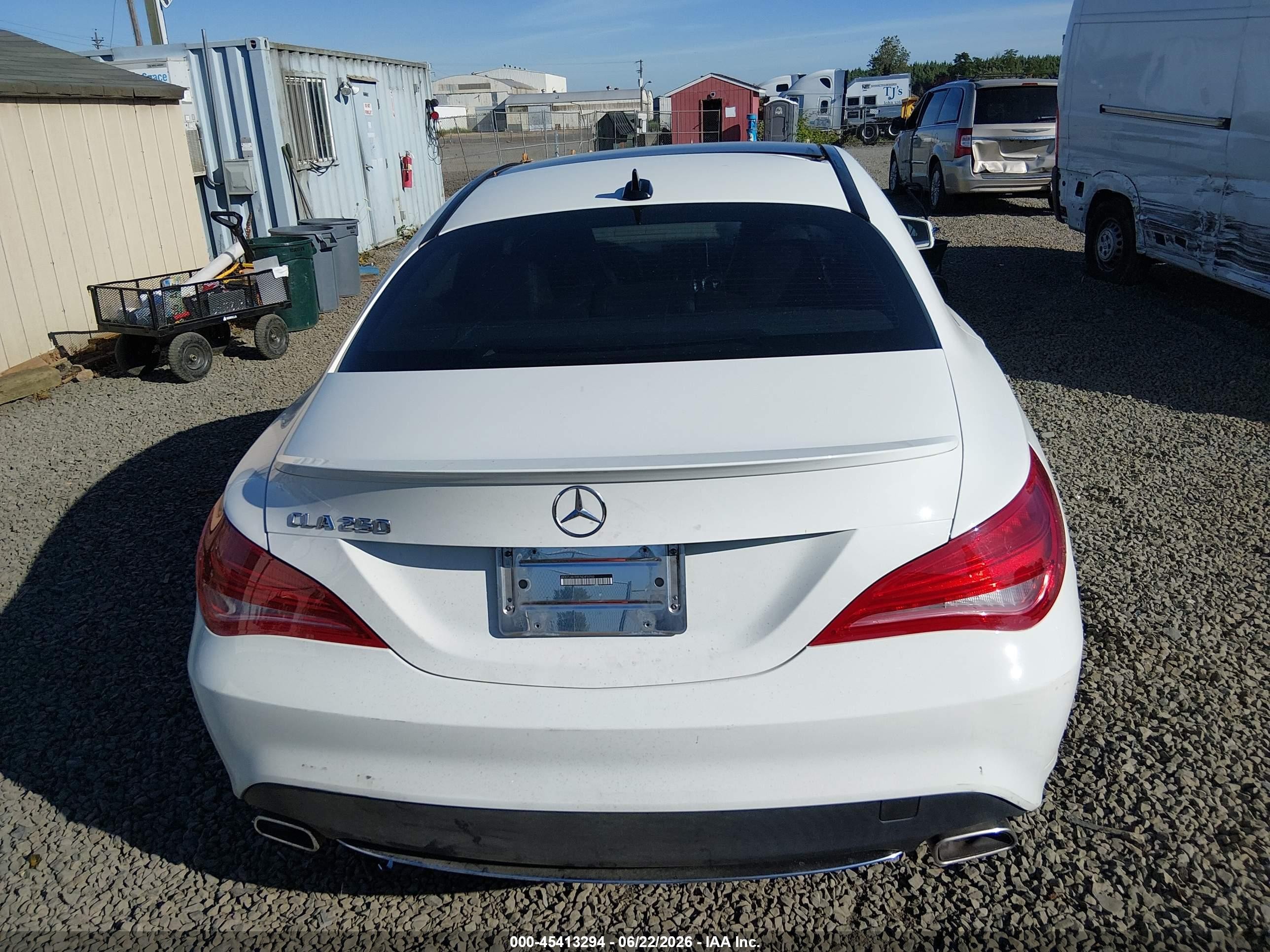 2014 Mercedes-benz Cla 250   Белый vin: WDDSJ4EB8EN045050