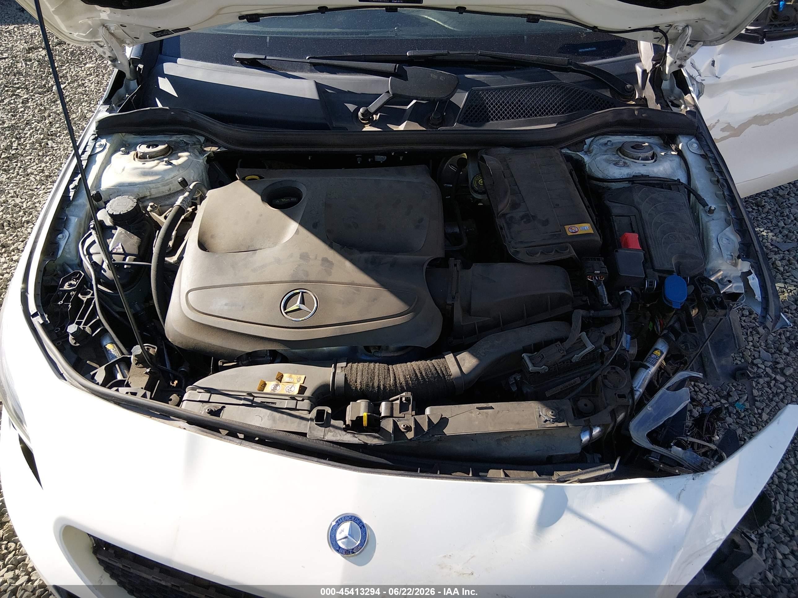 2014 Mercedes-benz Cla 250   Белый vin: WDDSJ4EB8EN045050