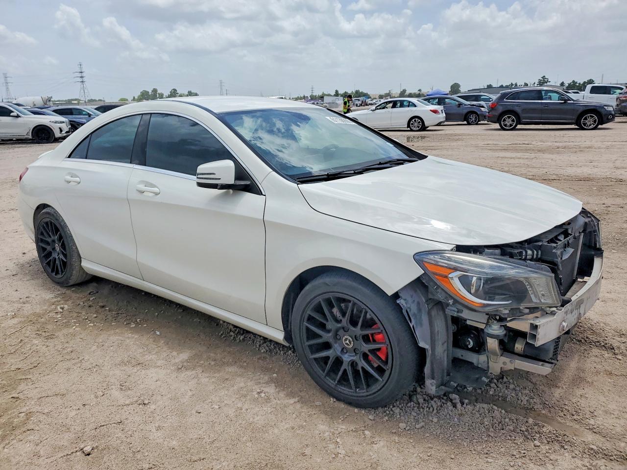 2014 Mercedes-benz Cla 250 White vin: WDDSJ4EB8EN048594